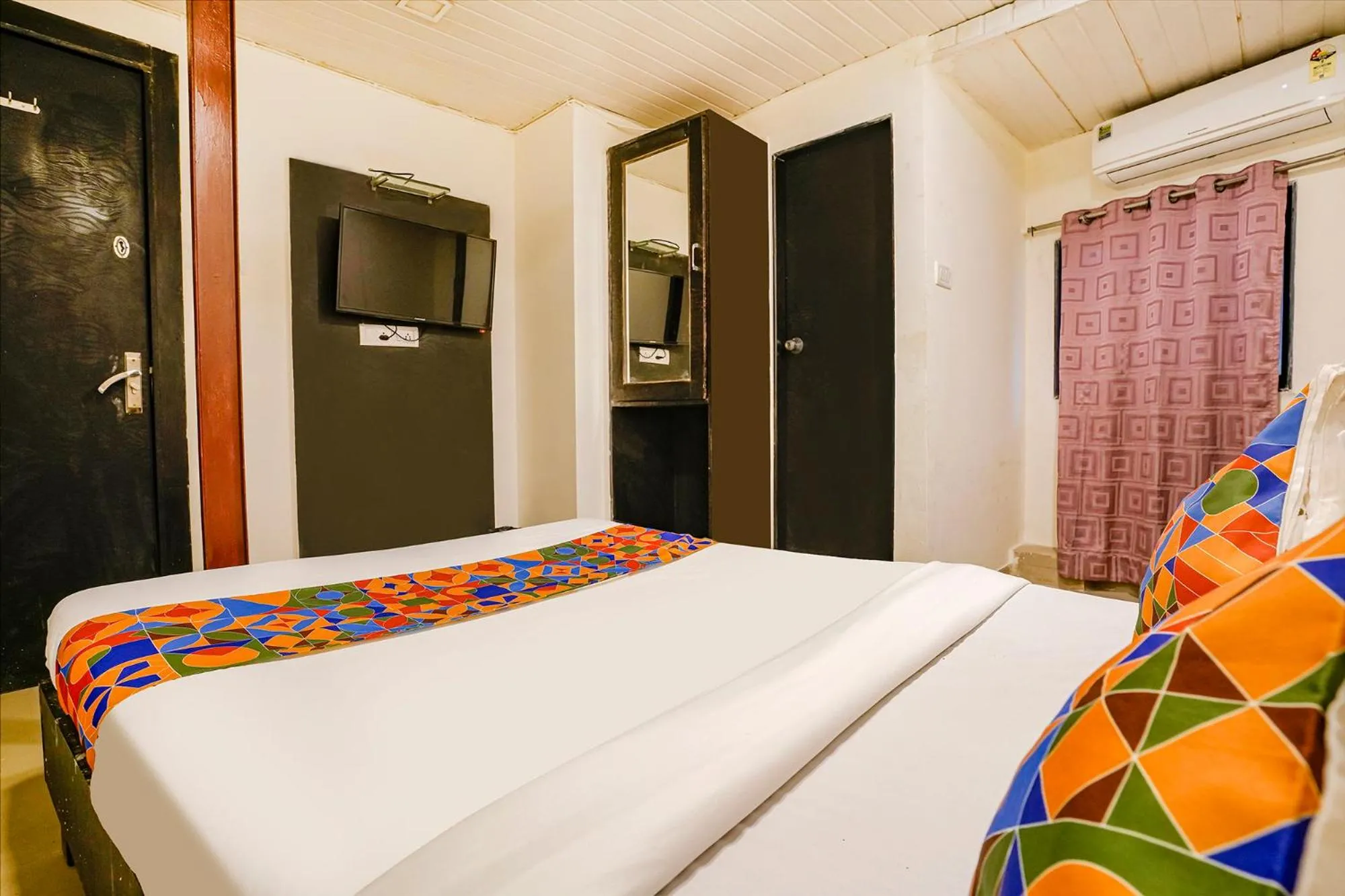 Bed in Super OYO Hotel O Accore Inn
