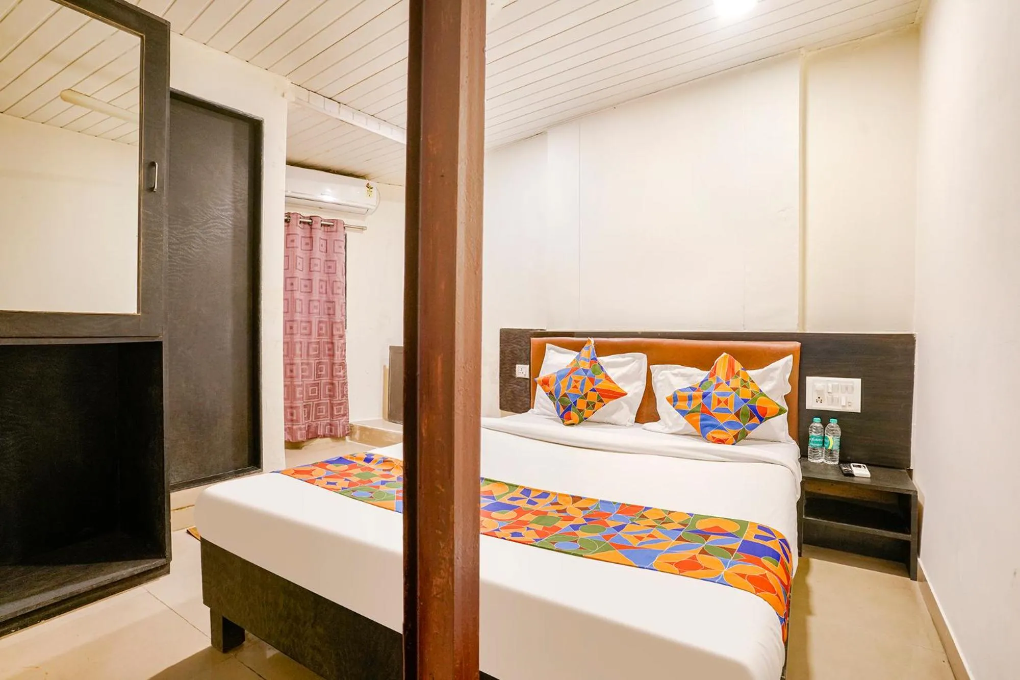 Bed in Super OYO Hotel O Accore Inn