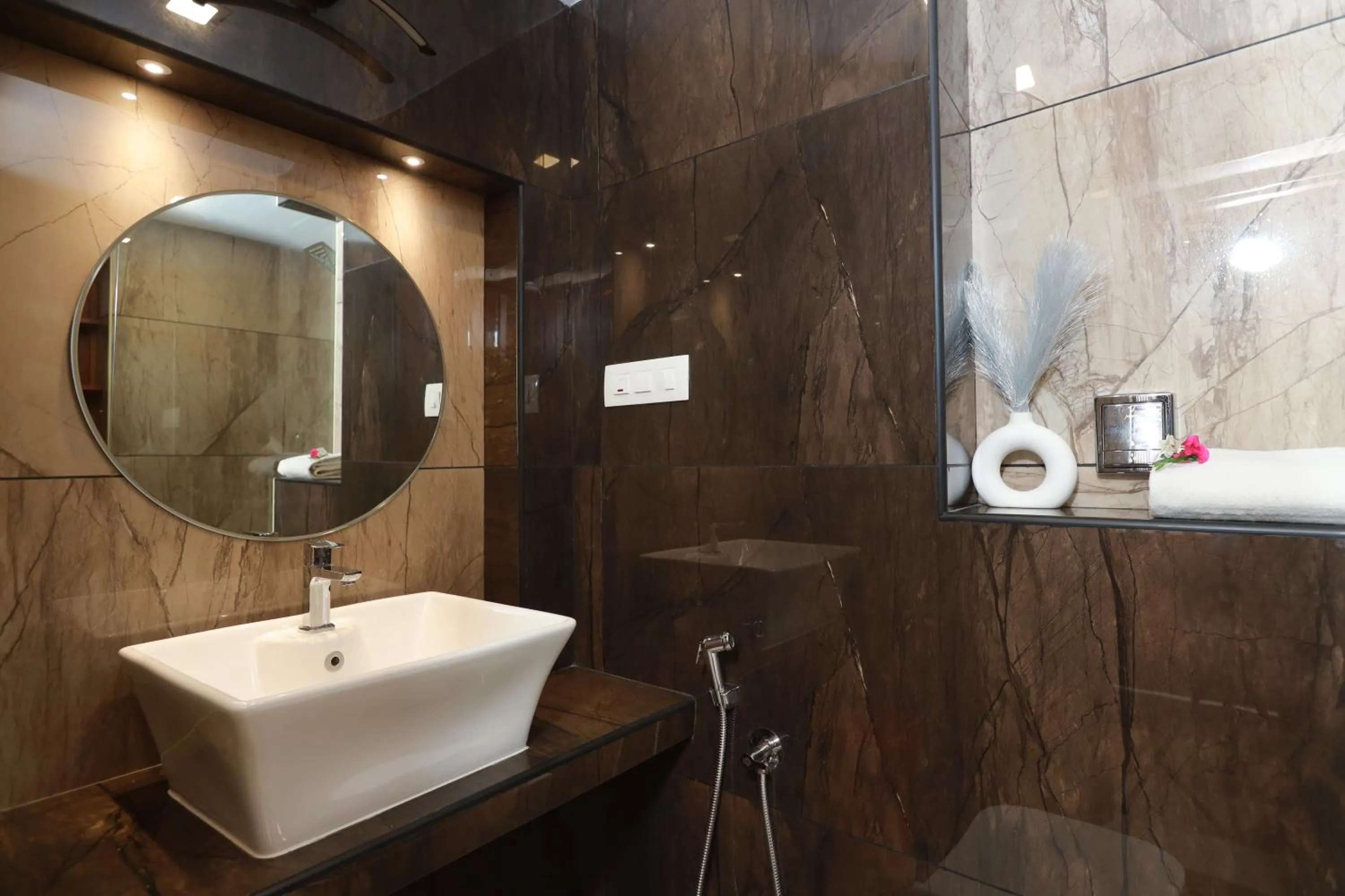 Liwa Tower Hotel & Business Center