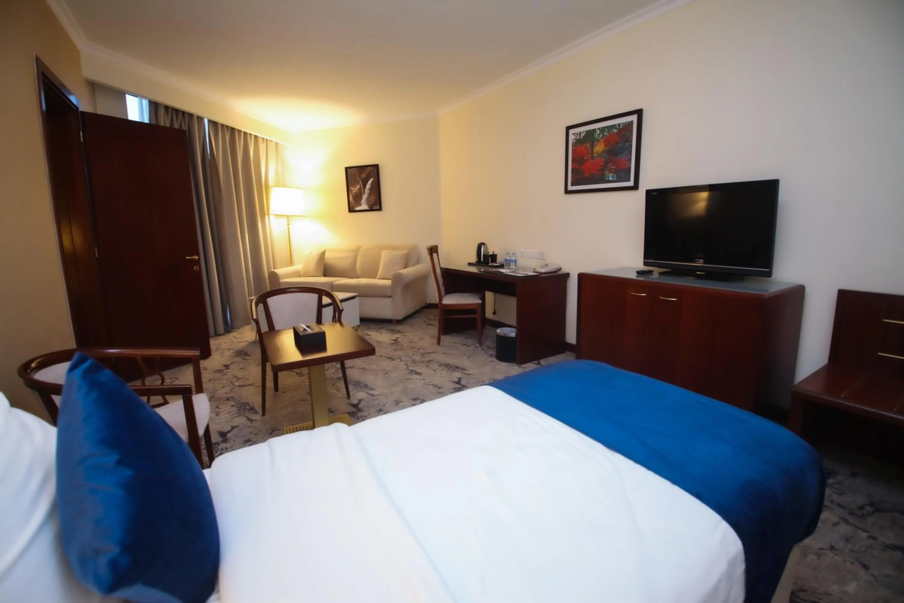 Bedroom, Bed in Amman Paradise Hotel