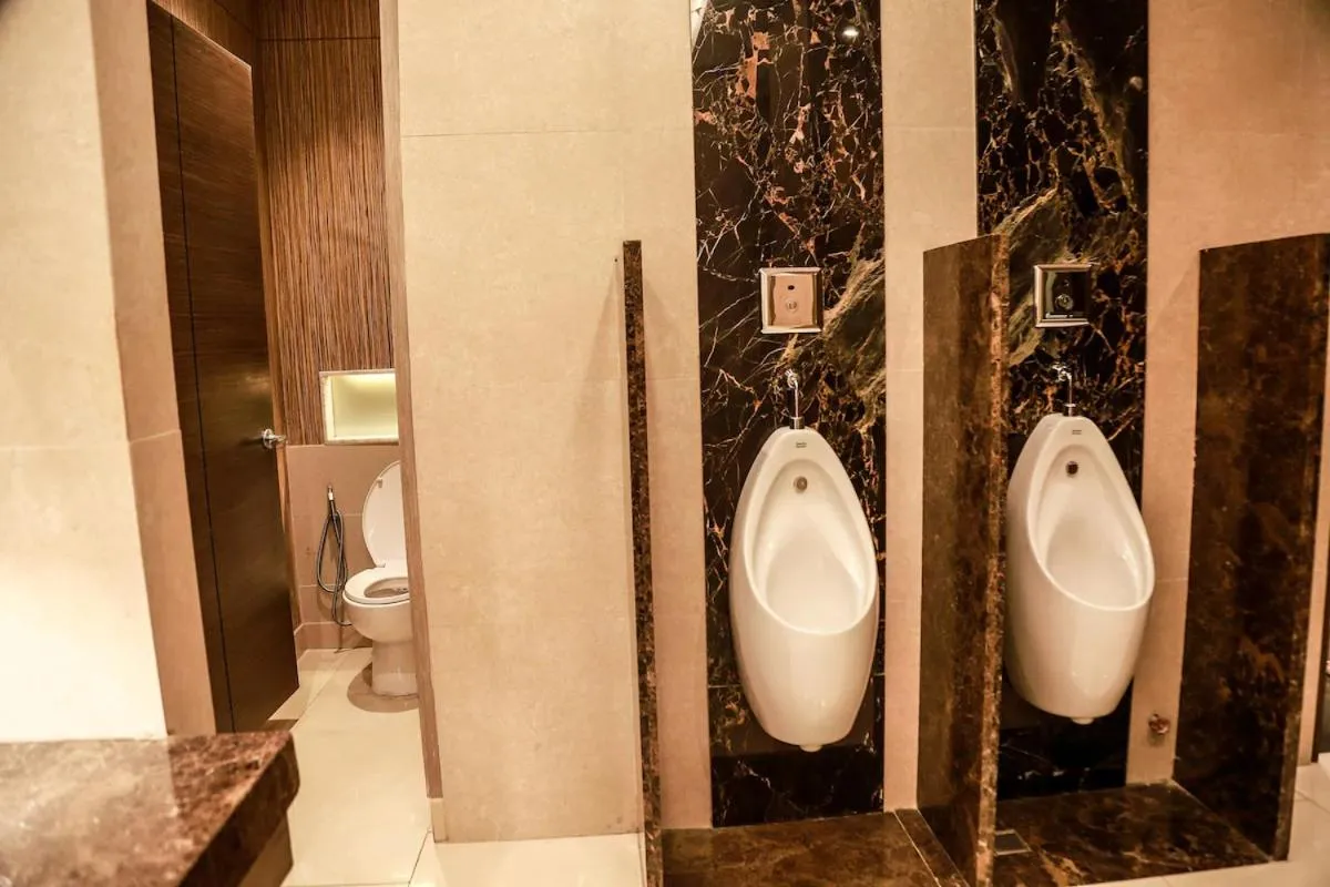 Toilet in Sotogrande Hotel Katipunan