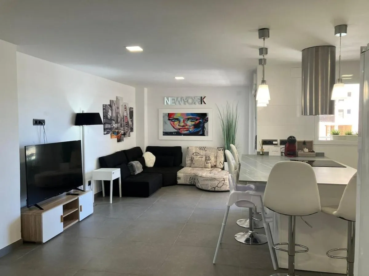 TV and multimedia in Seaside Apartment Retreat