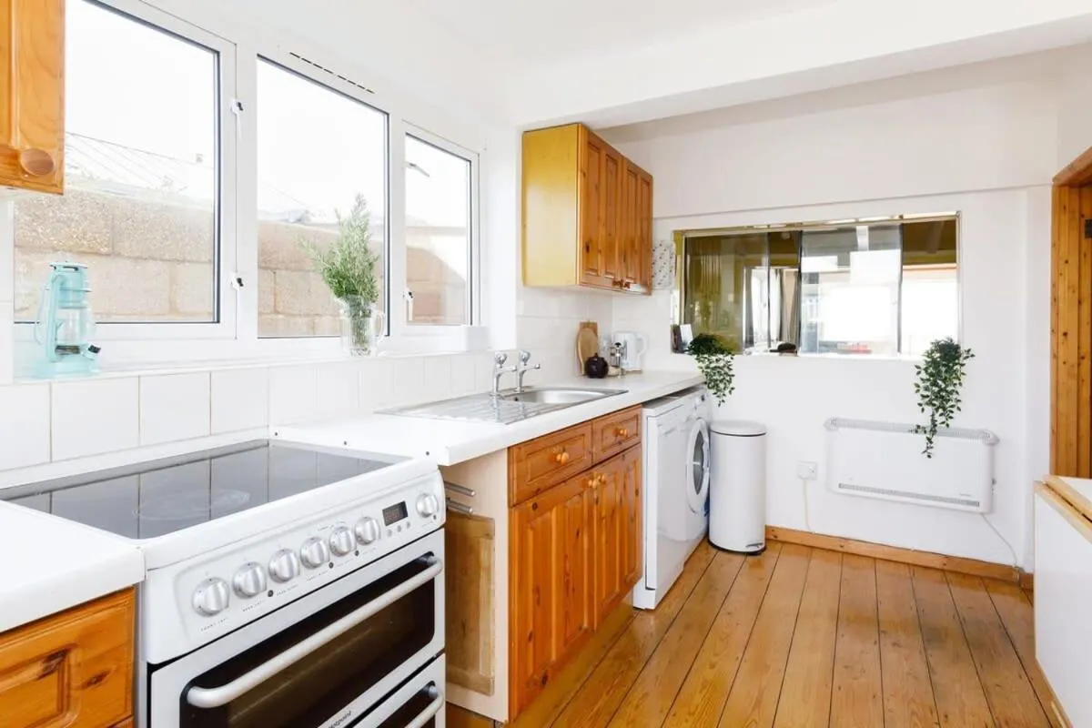 Sunny seafront chalet - sleeps 6