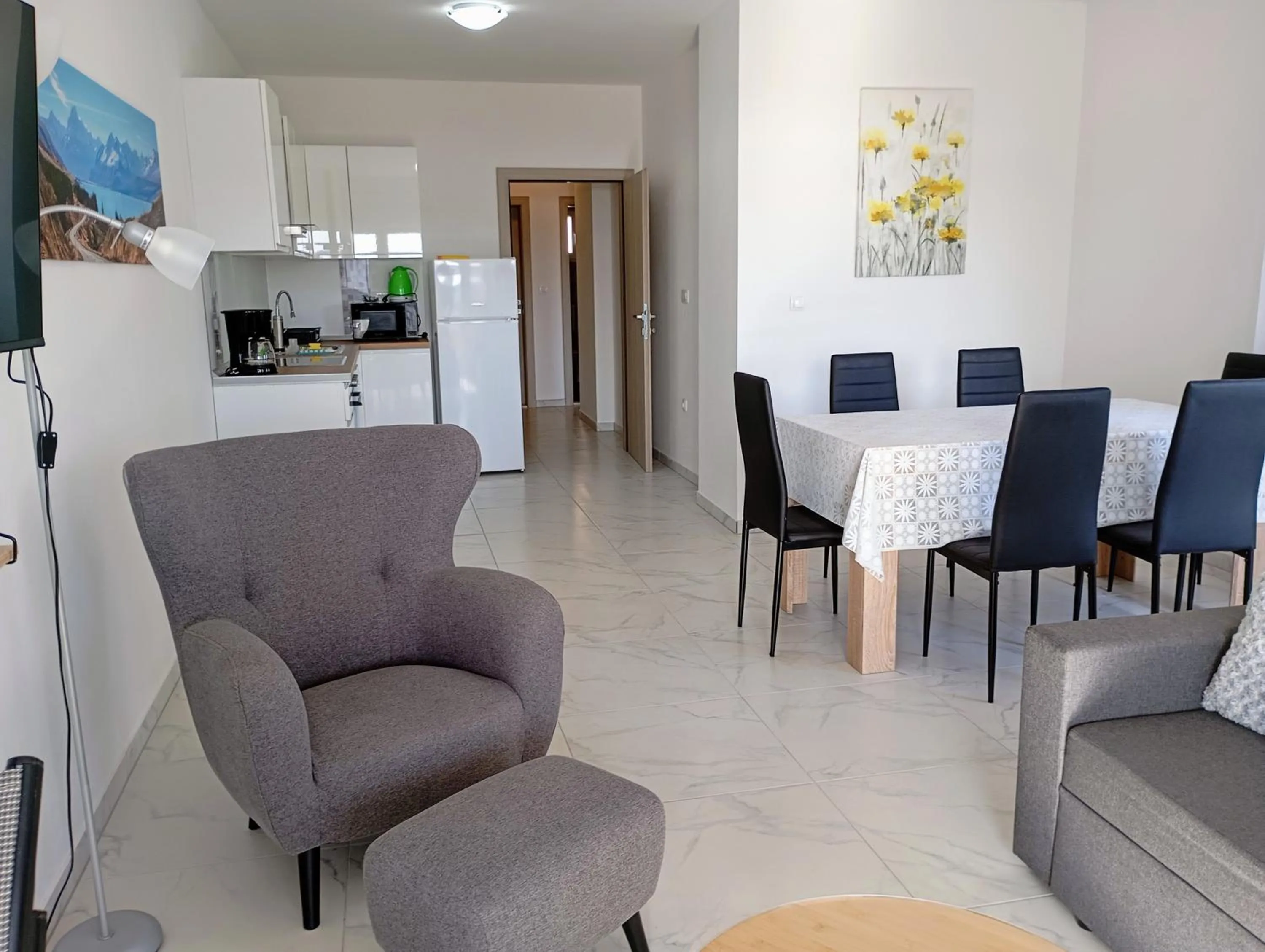Immaculate 2-Bed Apartment in Okrug Gornji