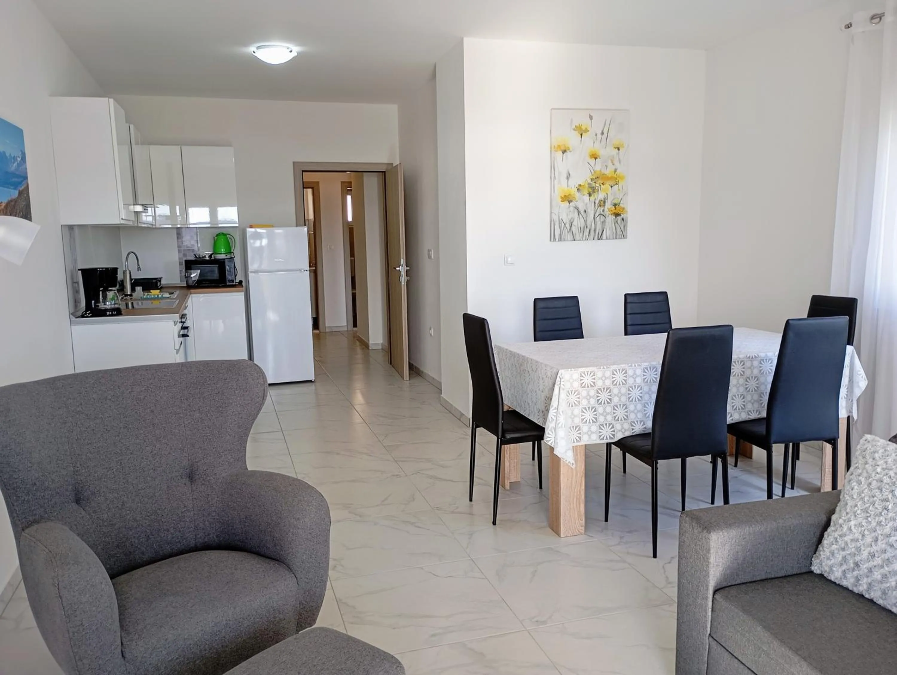 Immaculate 2-Bed Apartment in Okrug Gornji