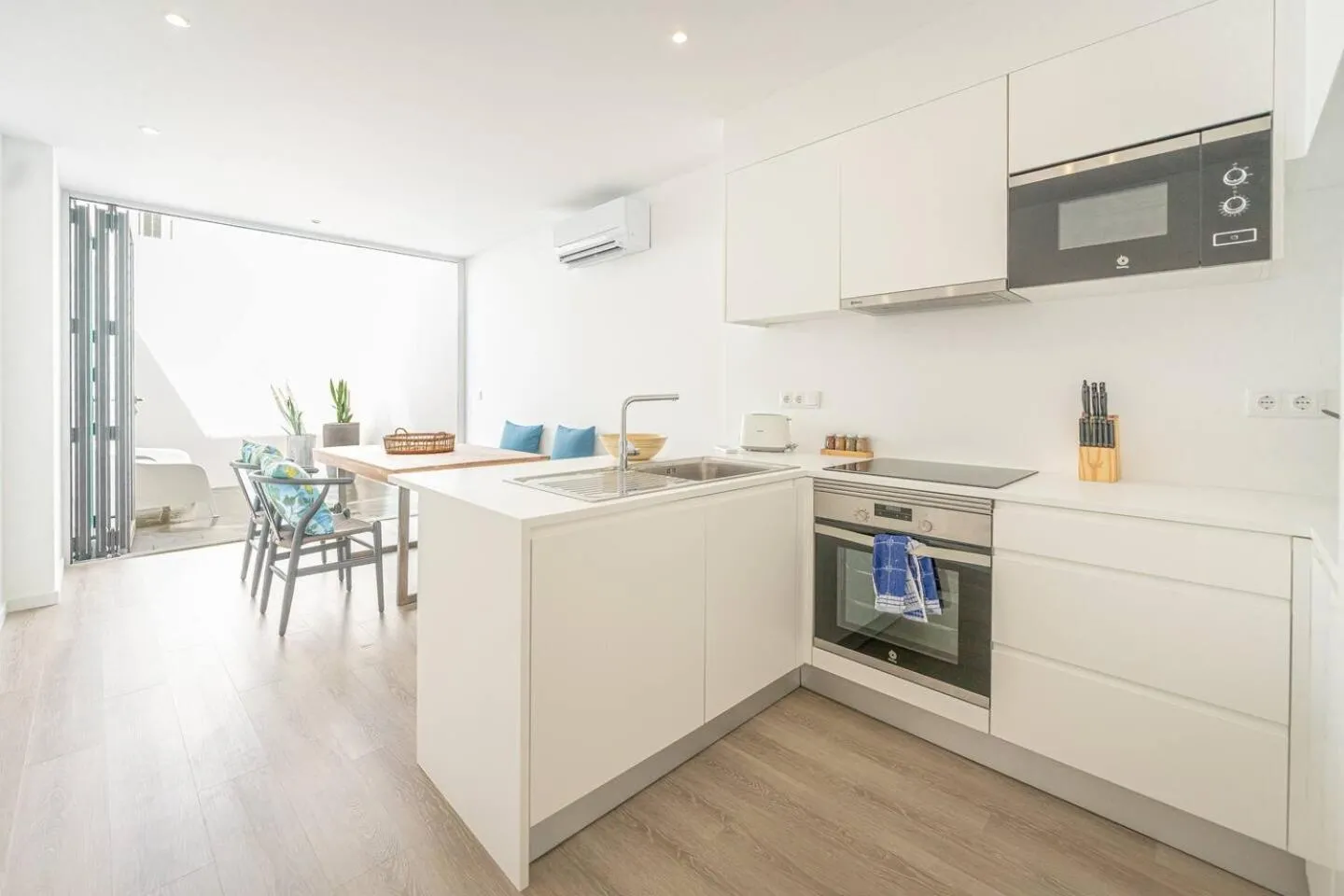 Kitchen or kitchenette in Oceanside East