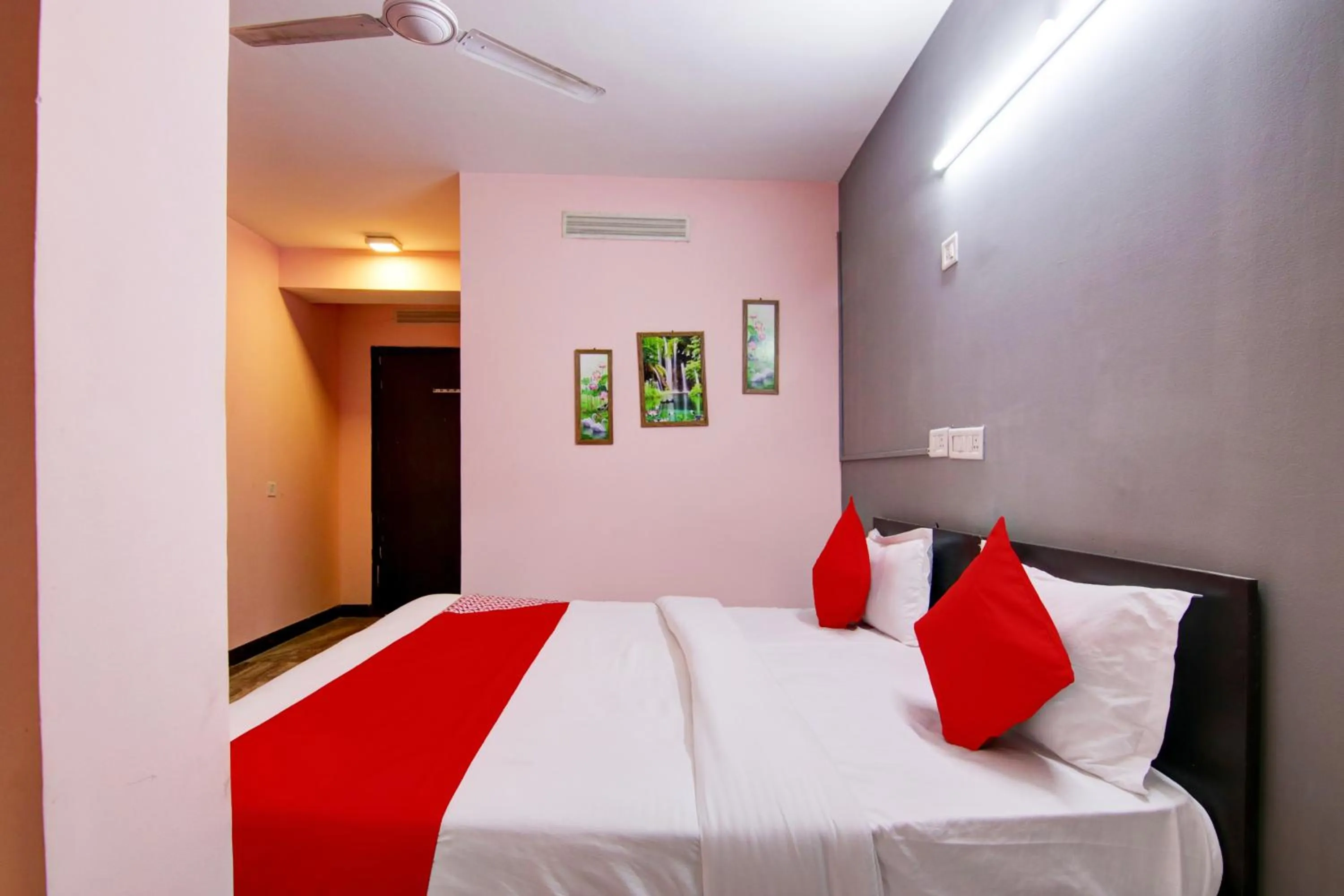 Bedroom in Hotel O Manya Stay