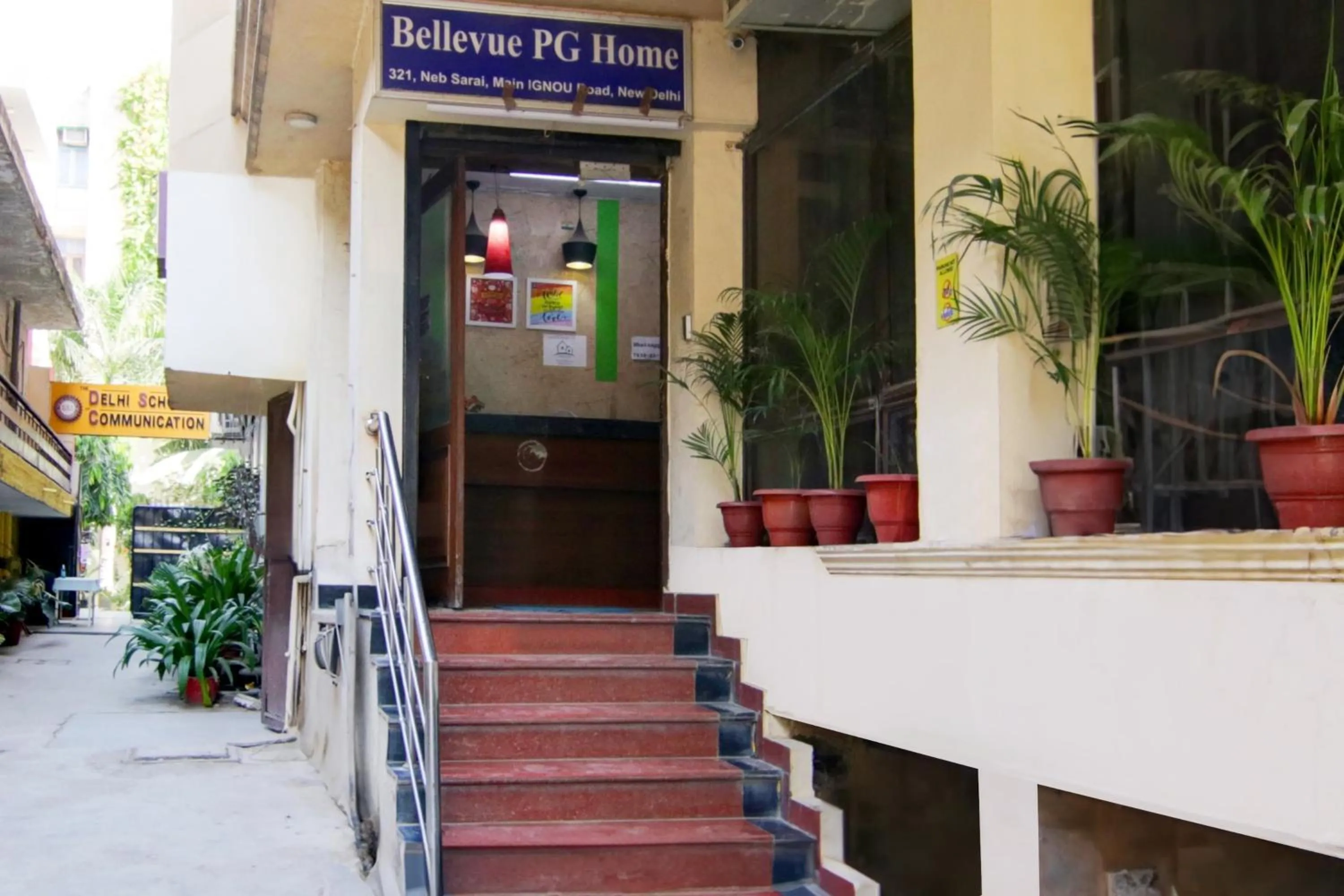 Facade/entrance in Hotel O Manya Stay