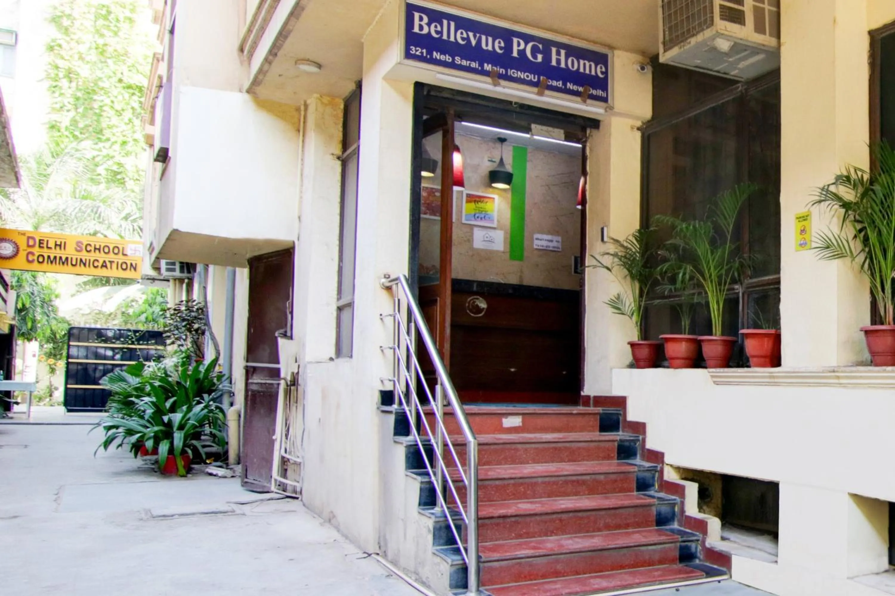 Facade/entrance in Hotel O Manya Stay