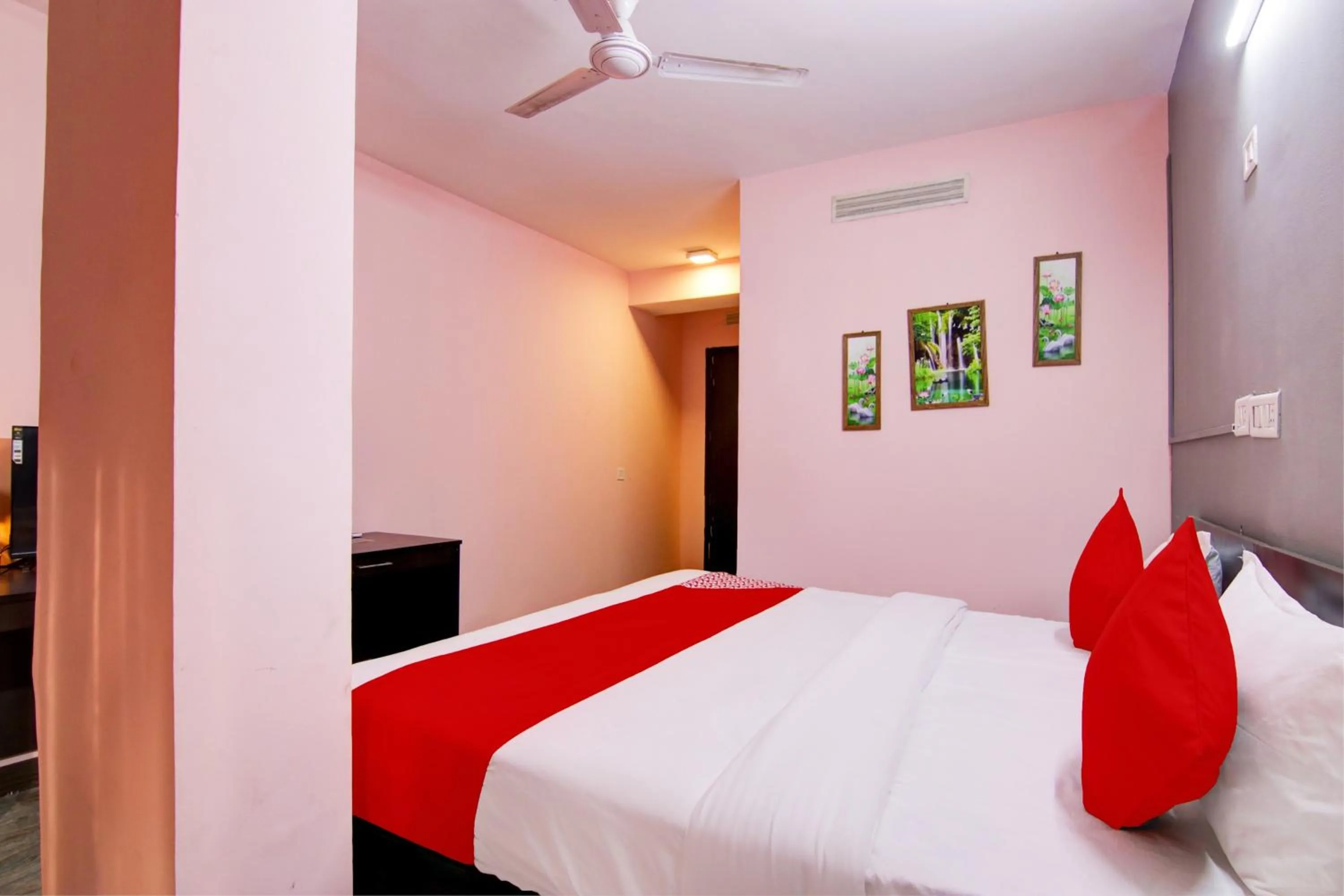 Facade/entrance in Hotel O Manya Stay