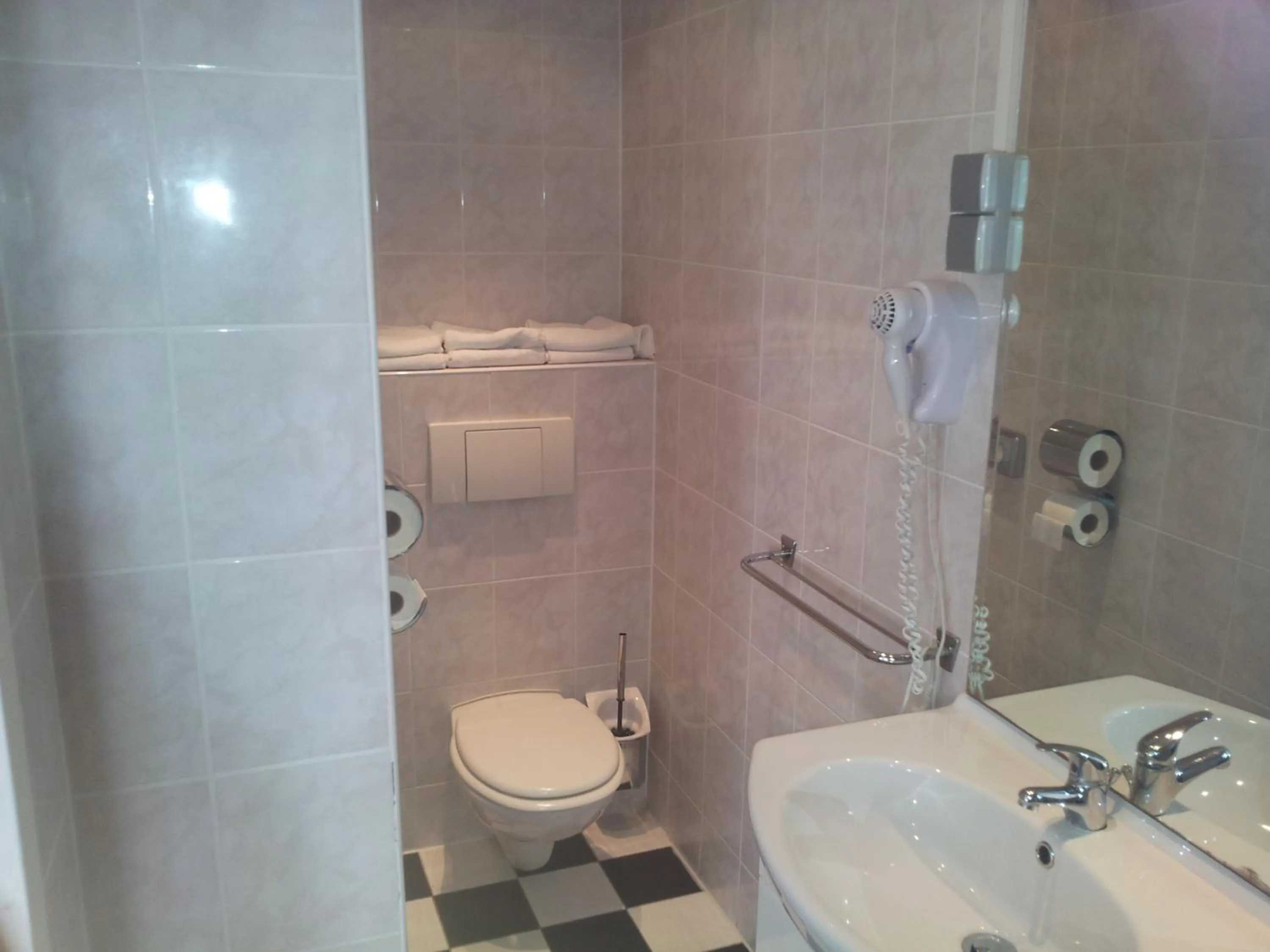 Bathroom in Hotel Baan