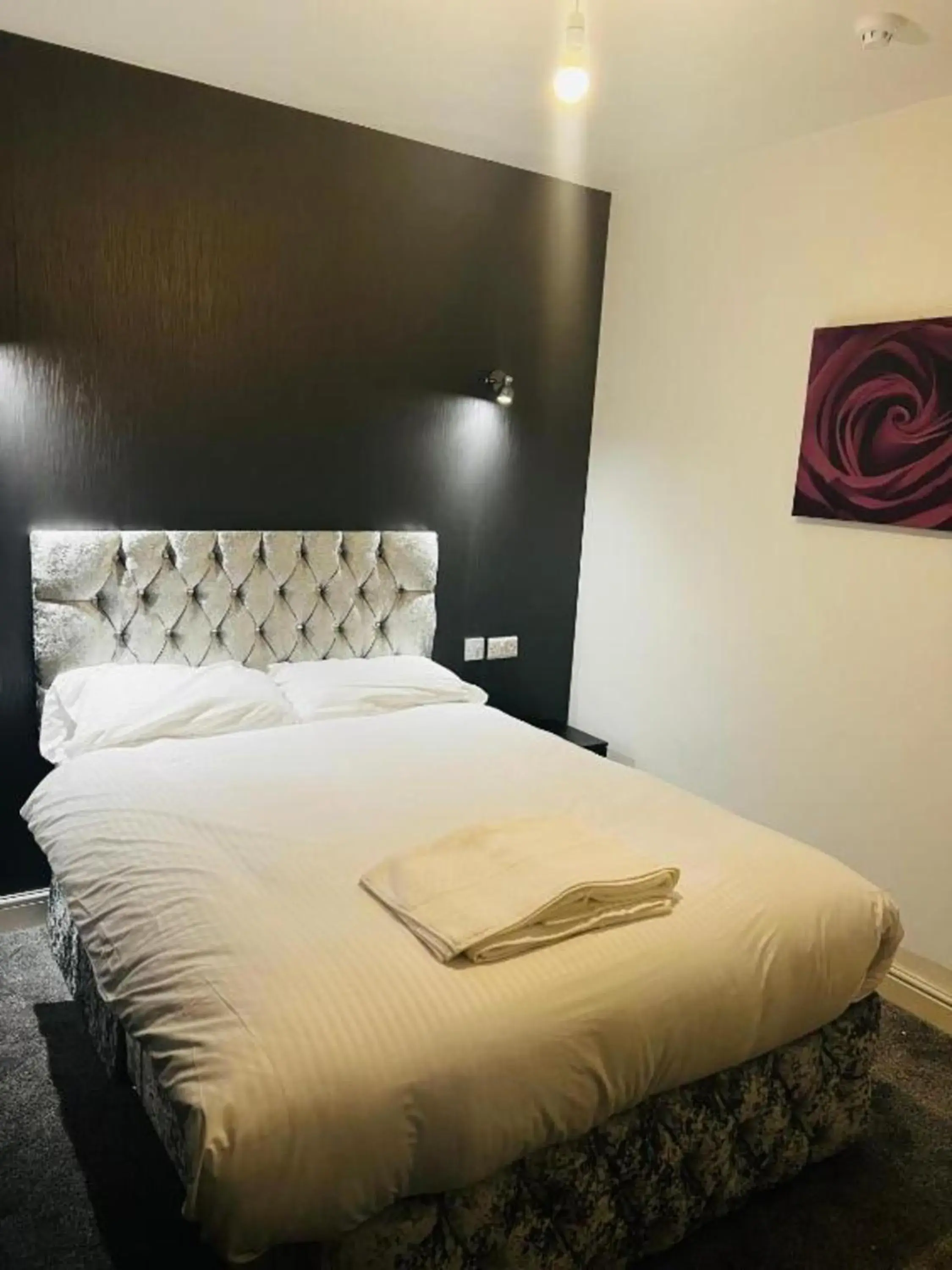 Photo of the whole room, Bed in OYO The Pleasant House Photo of the whole room, Bed in OYO The Pleasant House