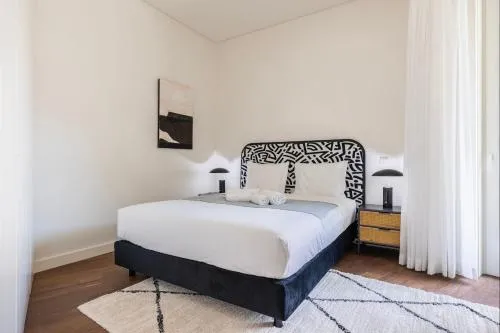 Deluxe Apartment in City Center by LovelyStay