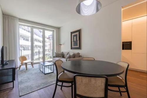 Deluxe Apartment in City Center by LovelyStay