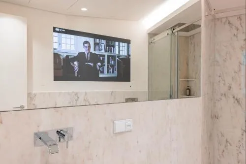 Deluxe Apartment in City Center by LovelyStay