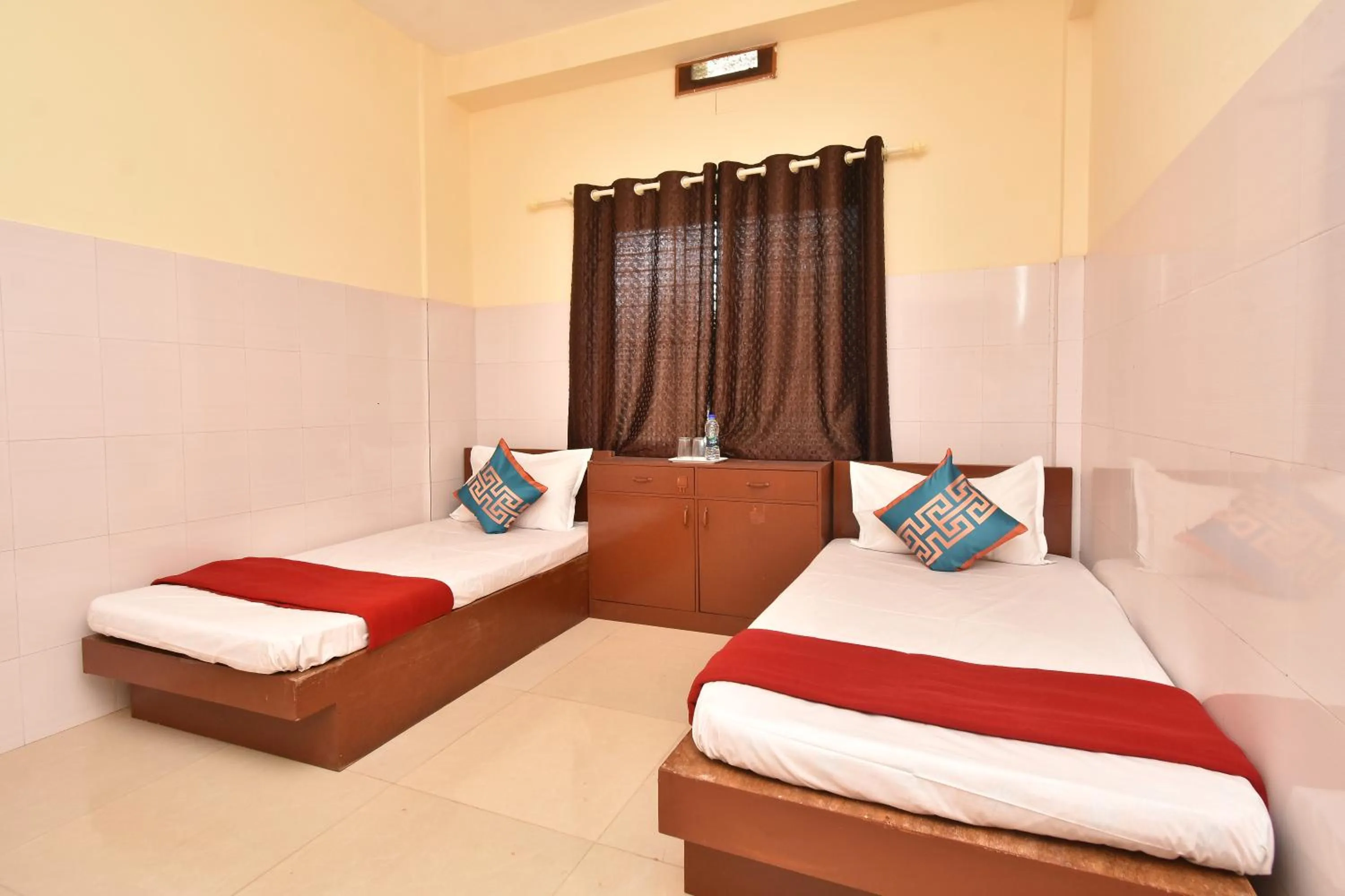 Bed in HOTEL KANNUR CAPITAL CALTEX