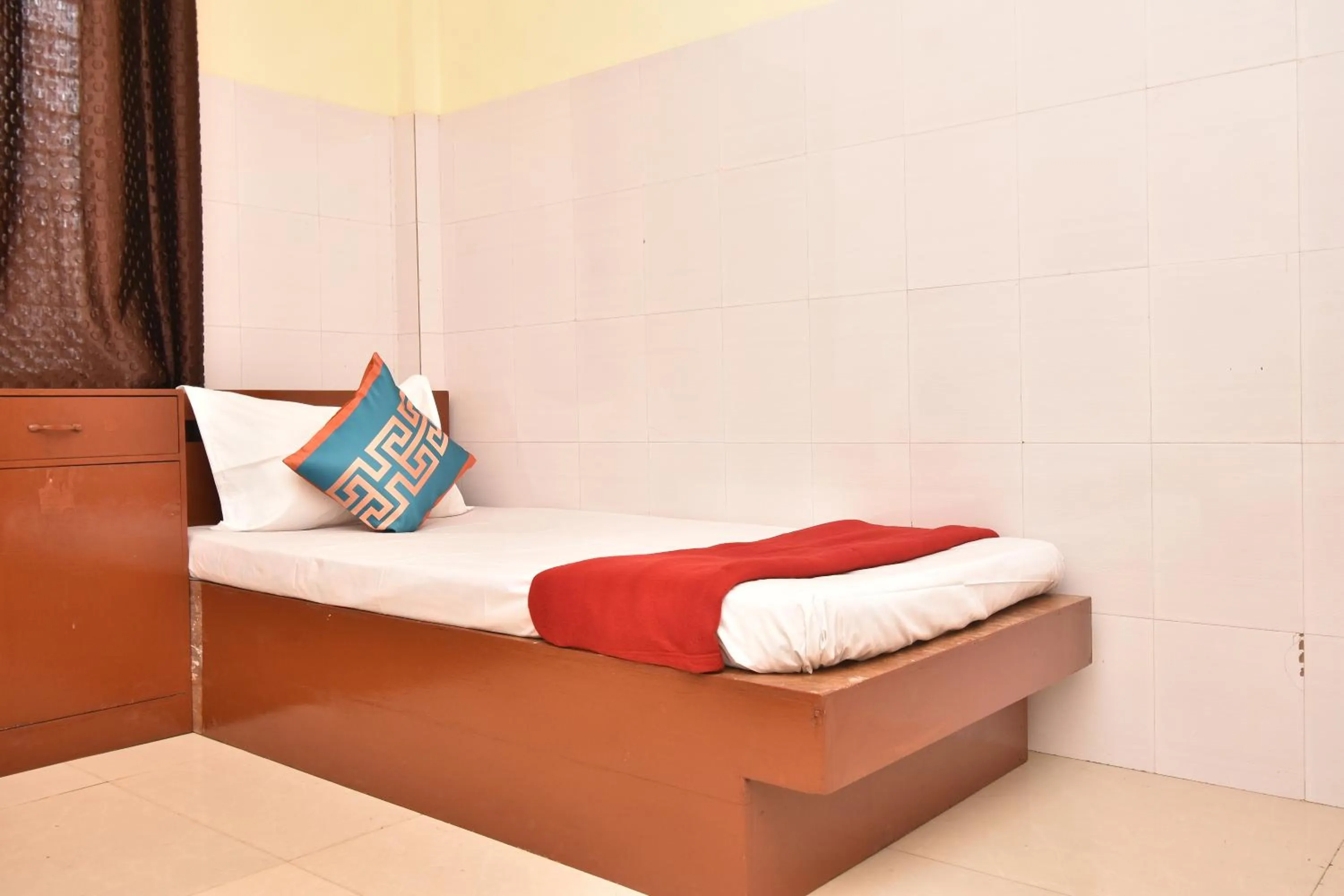 Bed in HOTEL KANNUR CAPITAL CALTEX