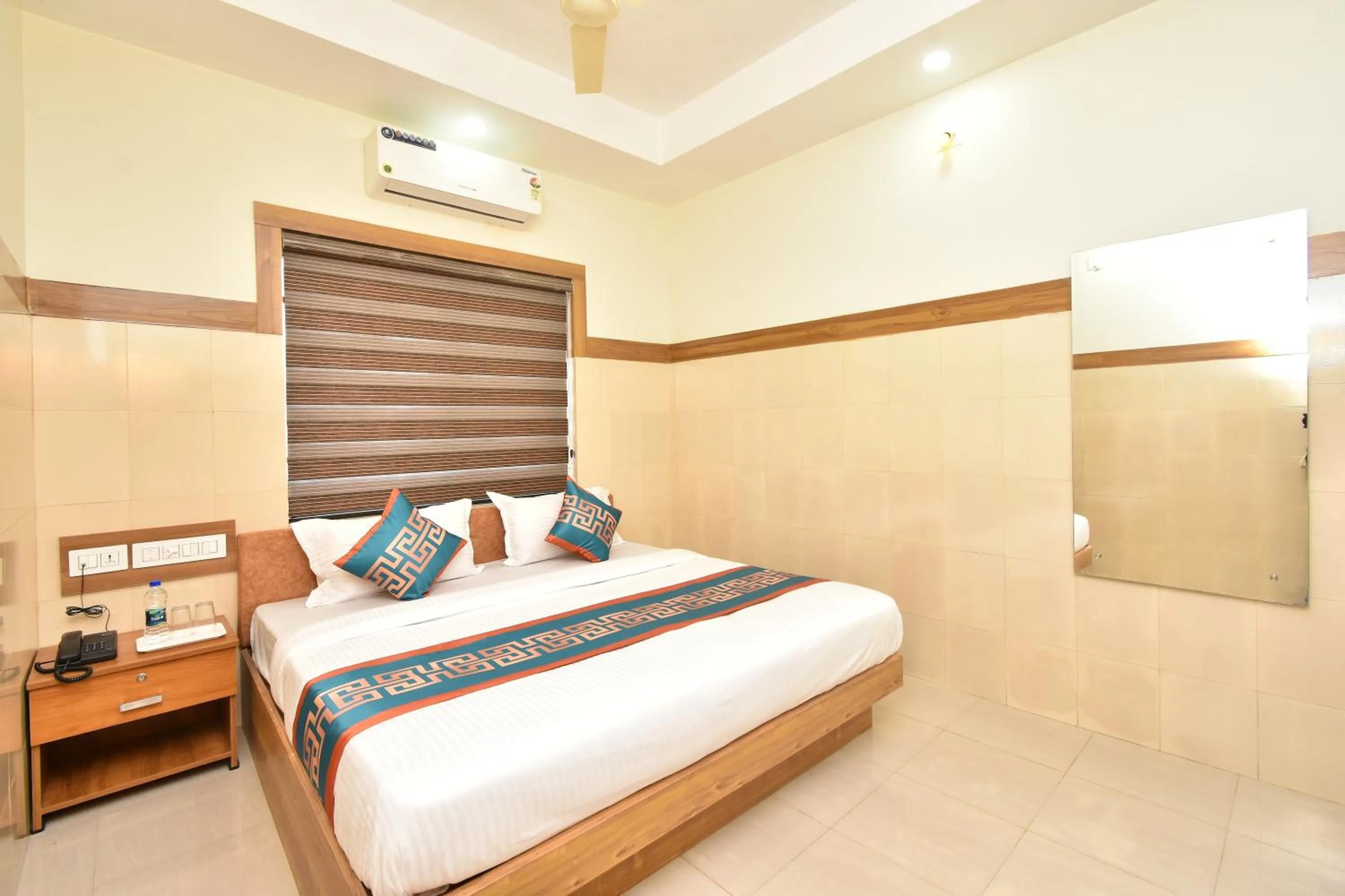 Bed in HOTEL KANNUR CAPITAL CALTEX