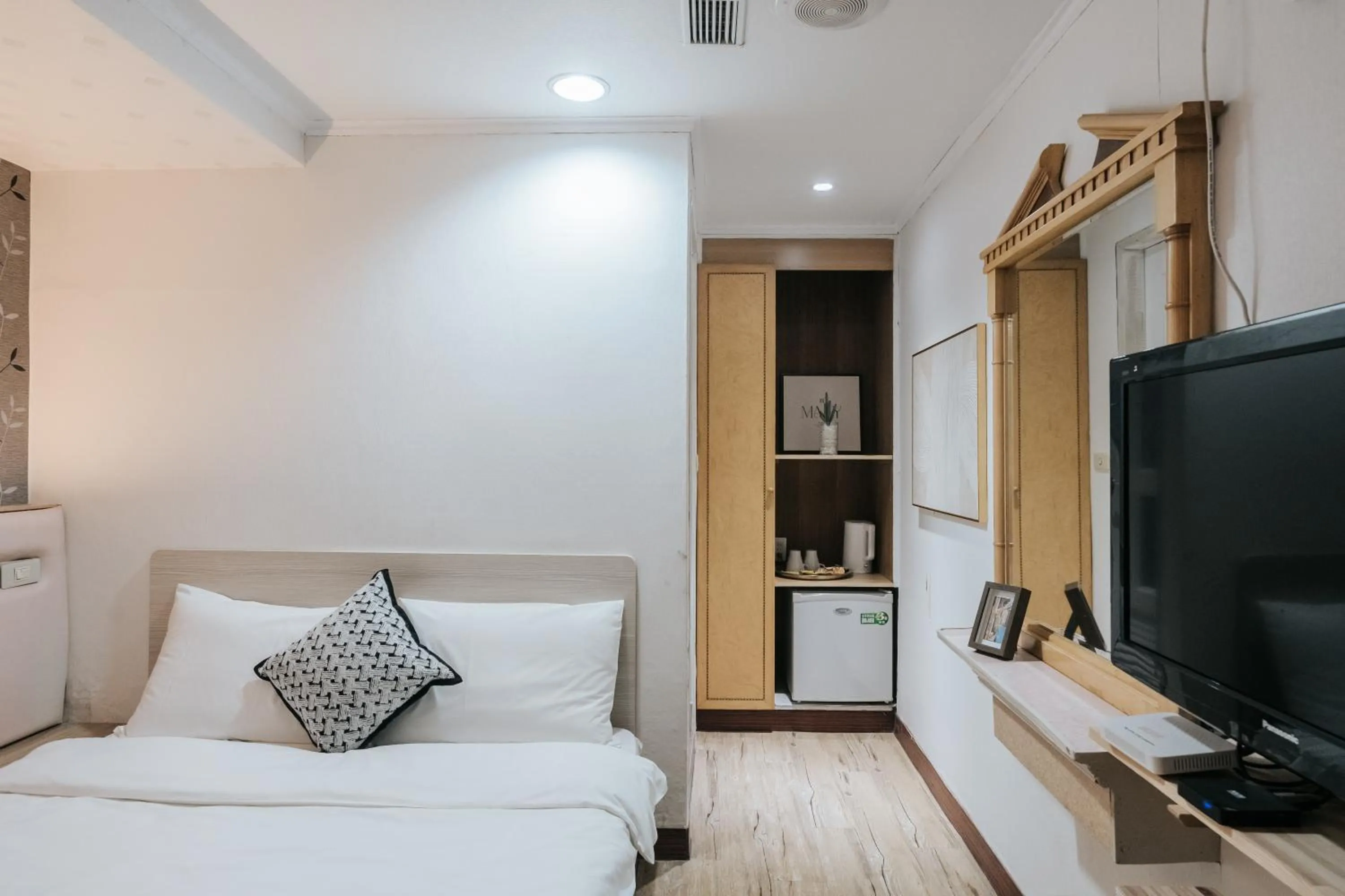 Double Room with Private Bathroom - No Window in Meworld Hotel - Zhongshan