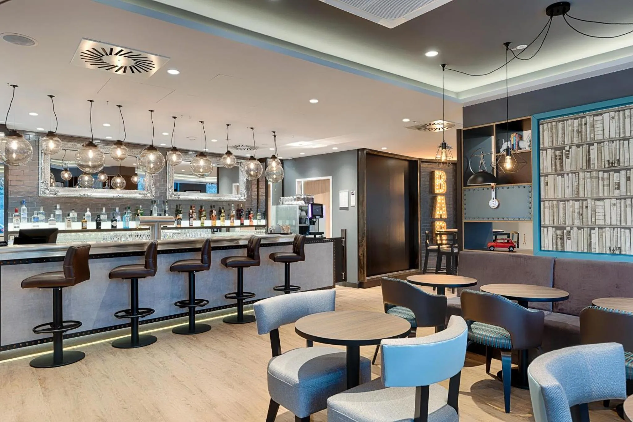Lounge or bar in Premier Inn Berlin City Wilmersdorf