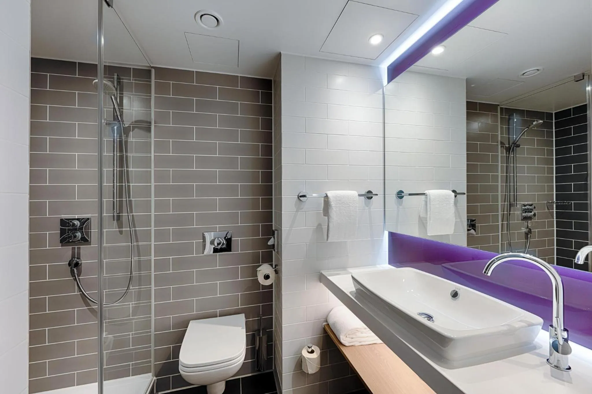 Bathroom in Premier Inn Berlin City Wilmersdorf