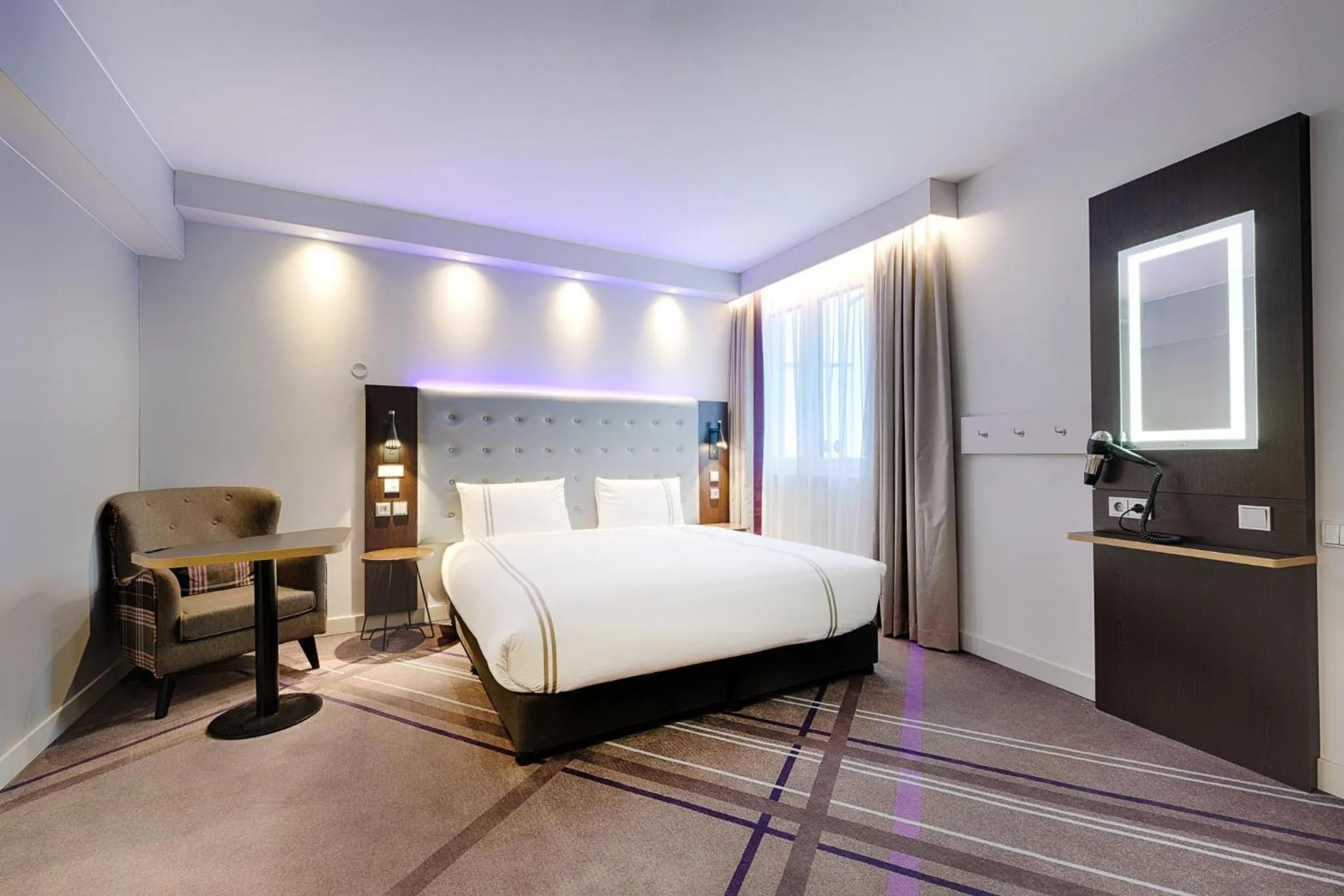 Bedroom, Bed in Premier Inn Berlin City Wilmersdorf