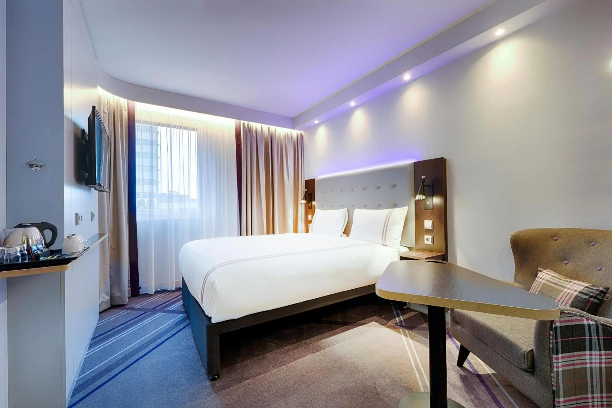 Bedroom, Bed in Premier Inn Berlin City Wilmersdorf