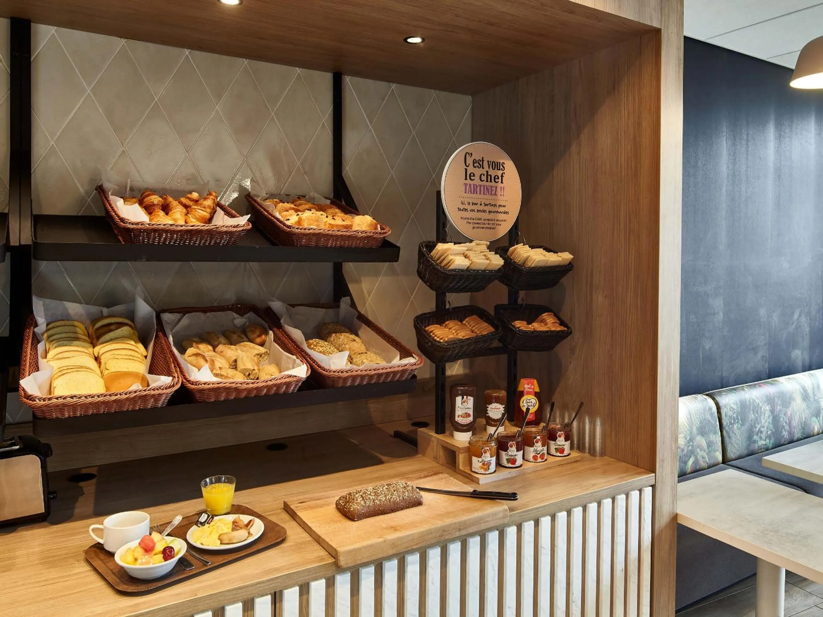 Breakfast in B&B HOTEL Cluses Sud