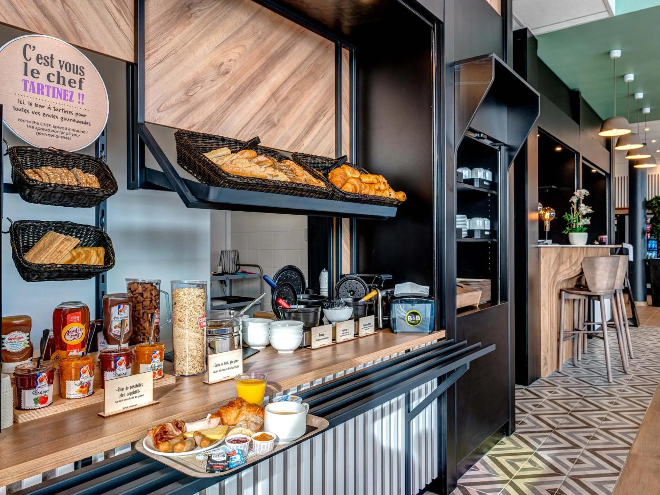 Breakfast in B&B HOTEL Cluses Sud