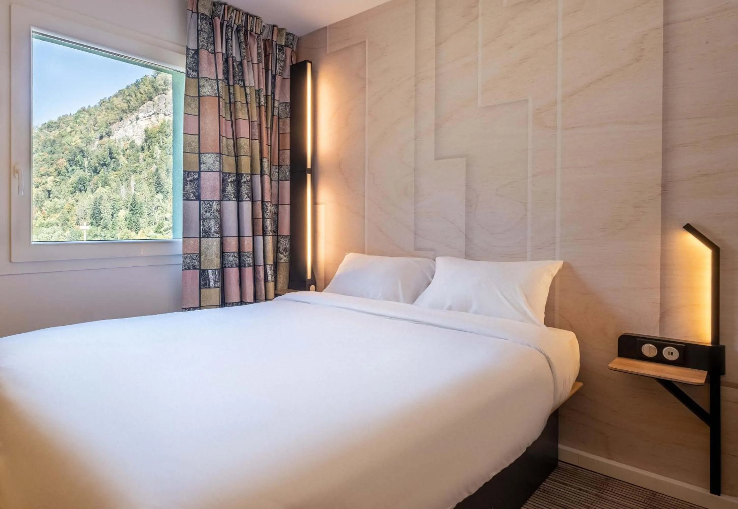 Bedroom, Bed in B&B HOTEL Cluses Sud