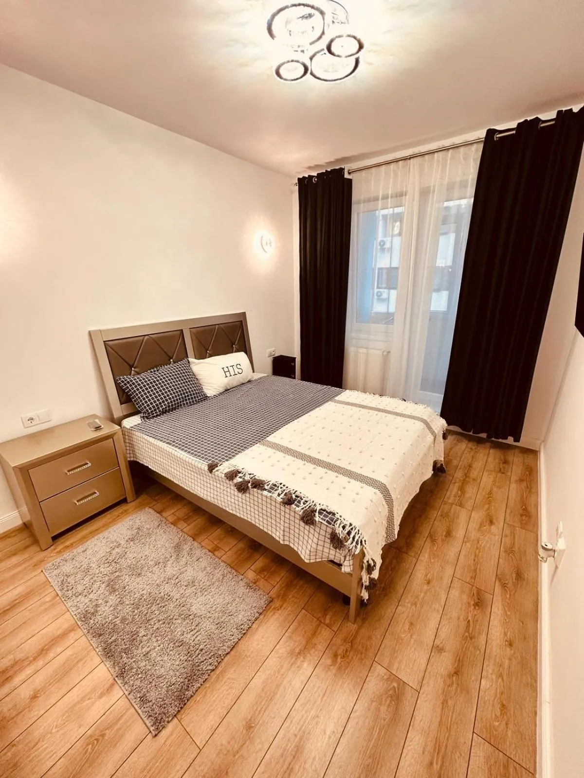 Bedroom, Bed in Avangarde Apartment