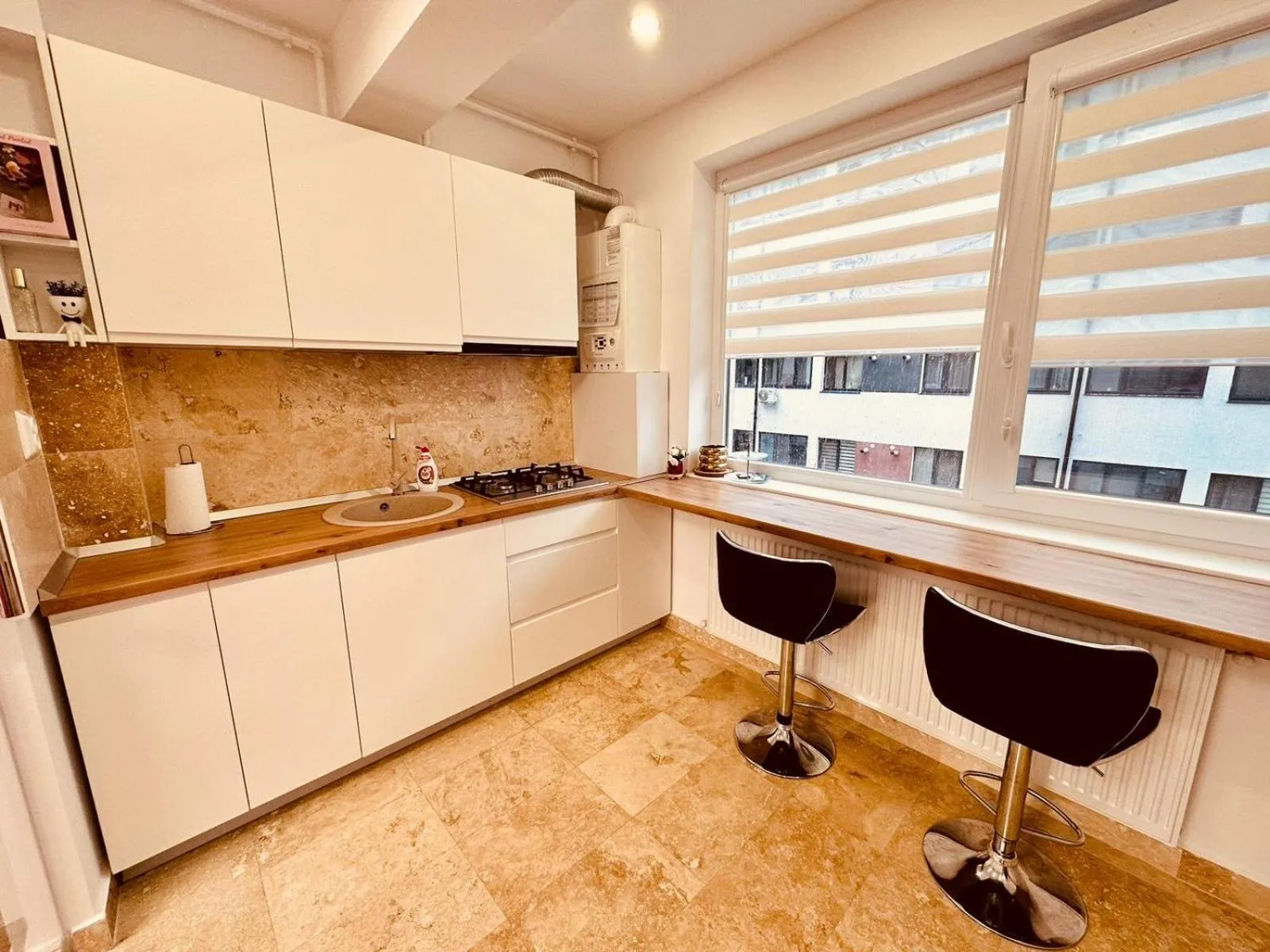 Dining area in Avangarde Apartment