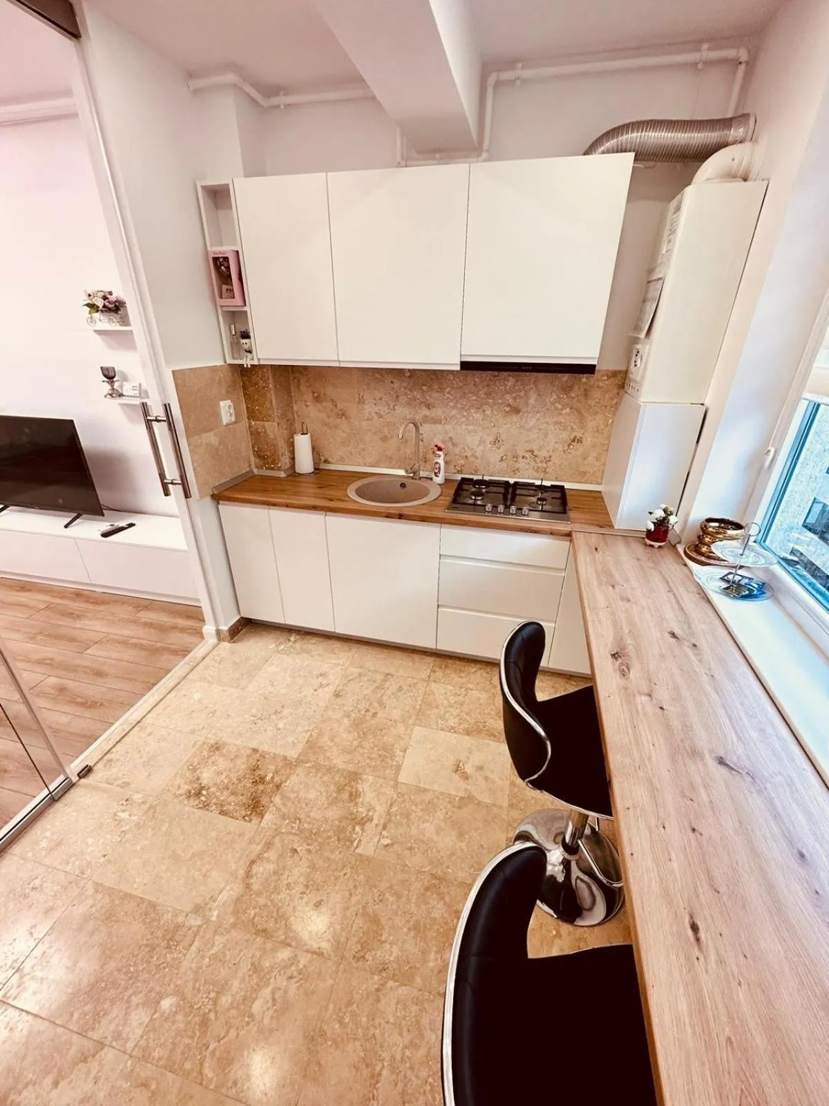 Kitchen or kitchenette in Avangarde Apartment