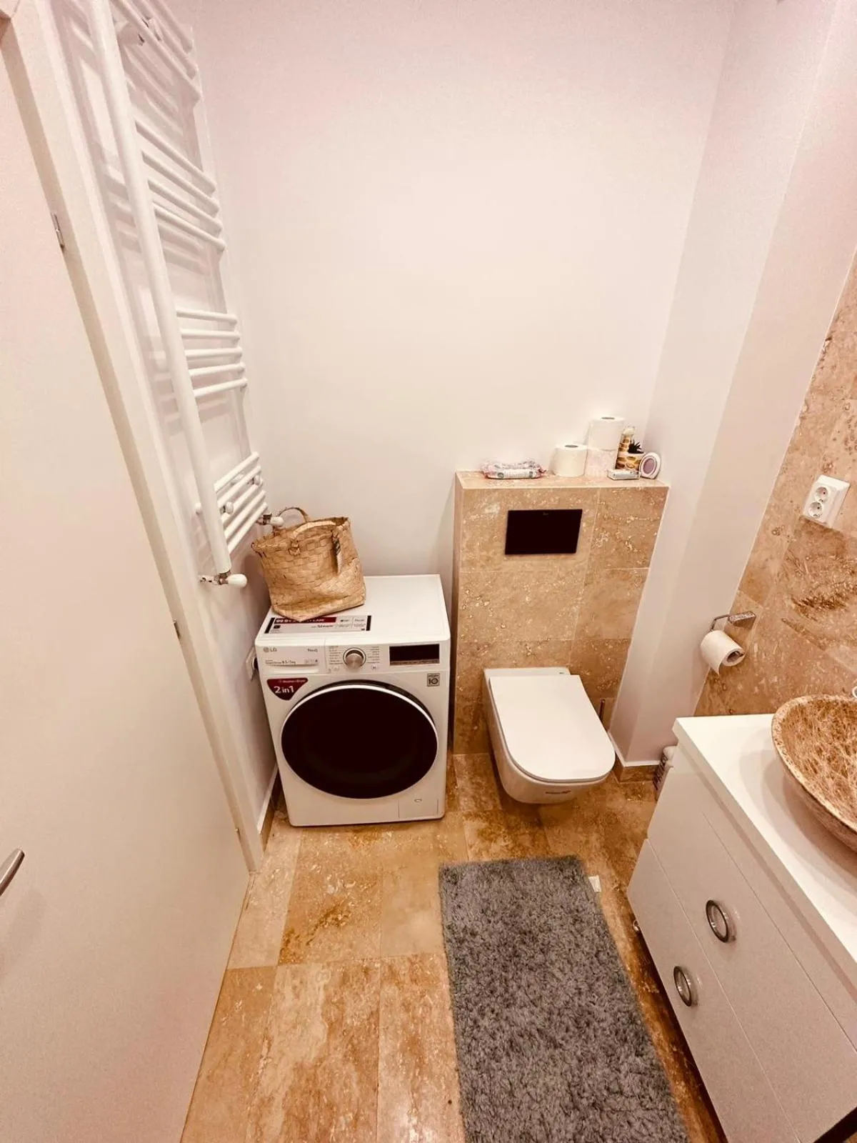 washing machine in Avangarde Apartment