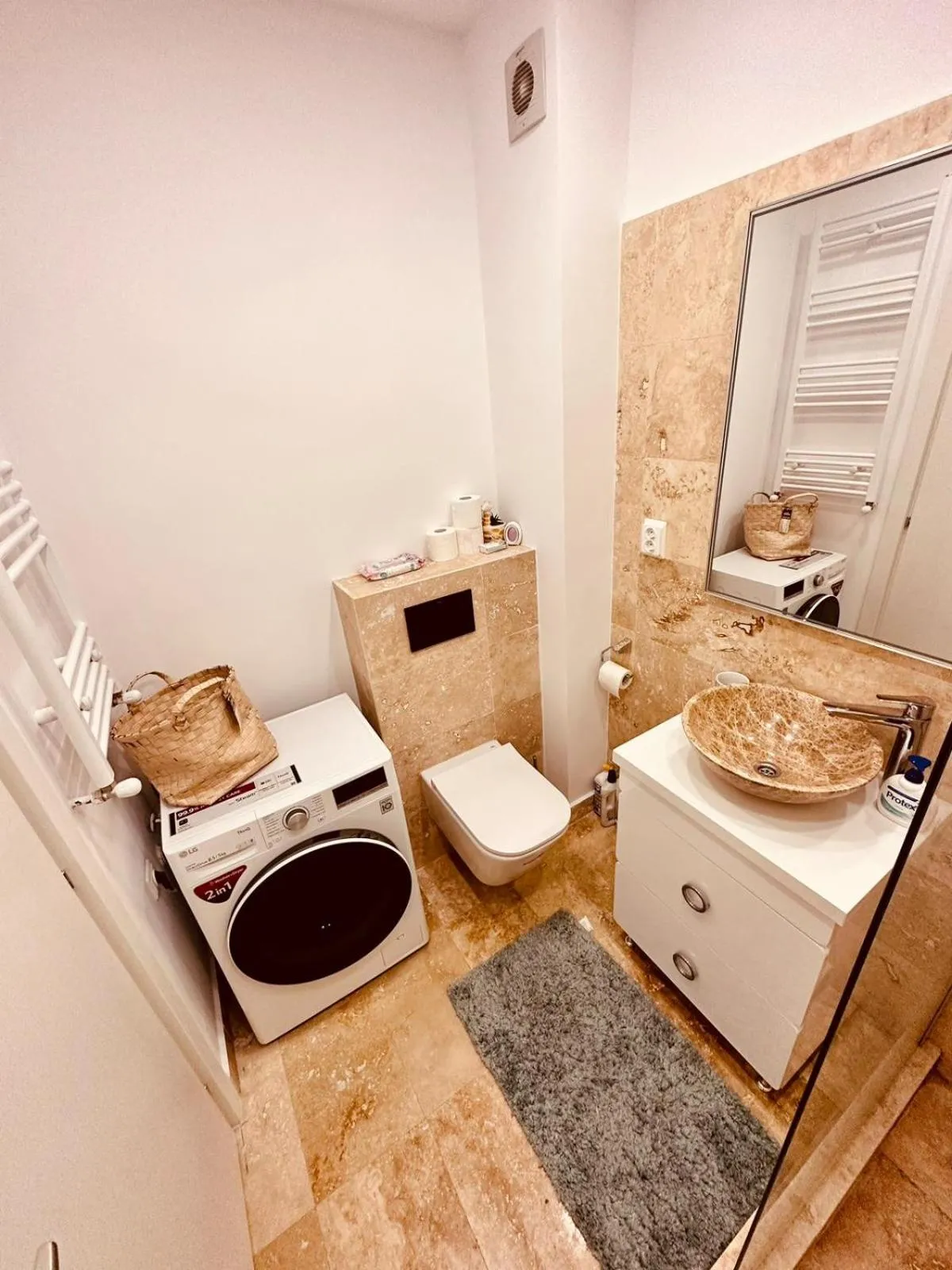Toilet in Avangarde Apartment