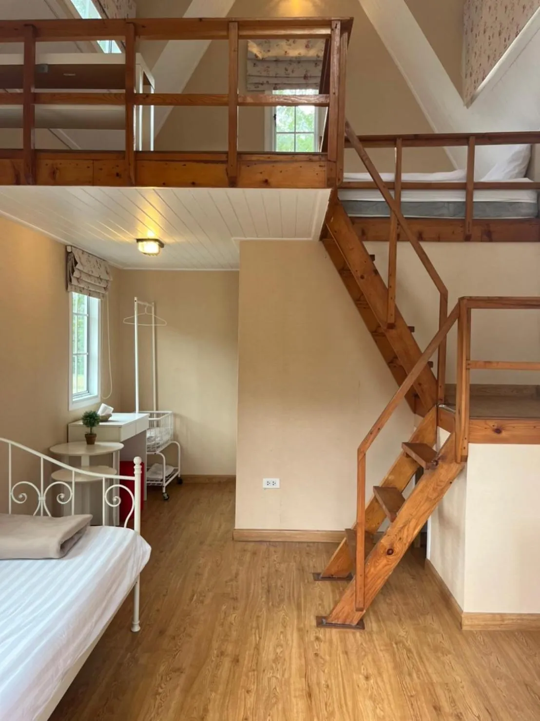 Photo of the whole room, Bed in The Open Hills