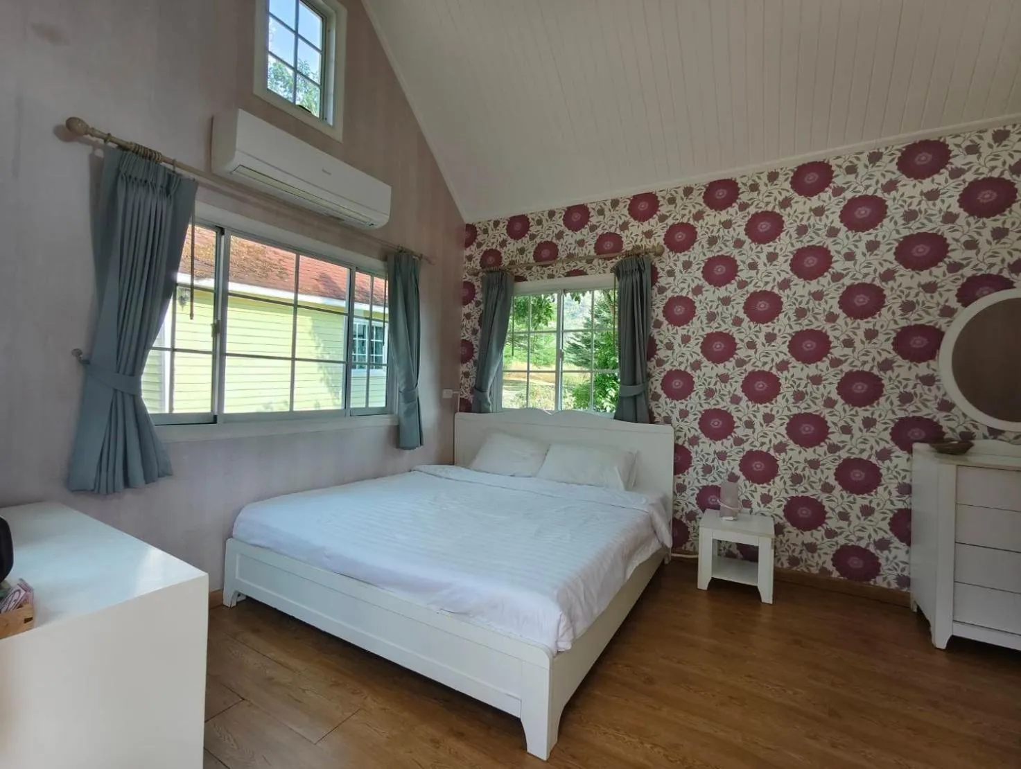 Bedroom, Bed in The Open Hills