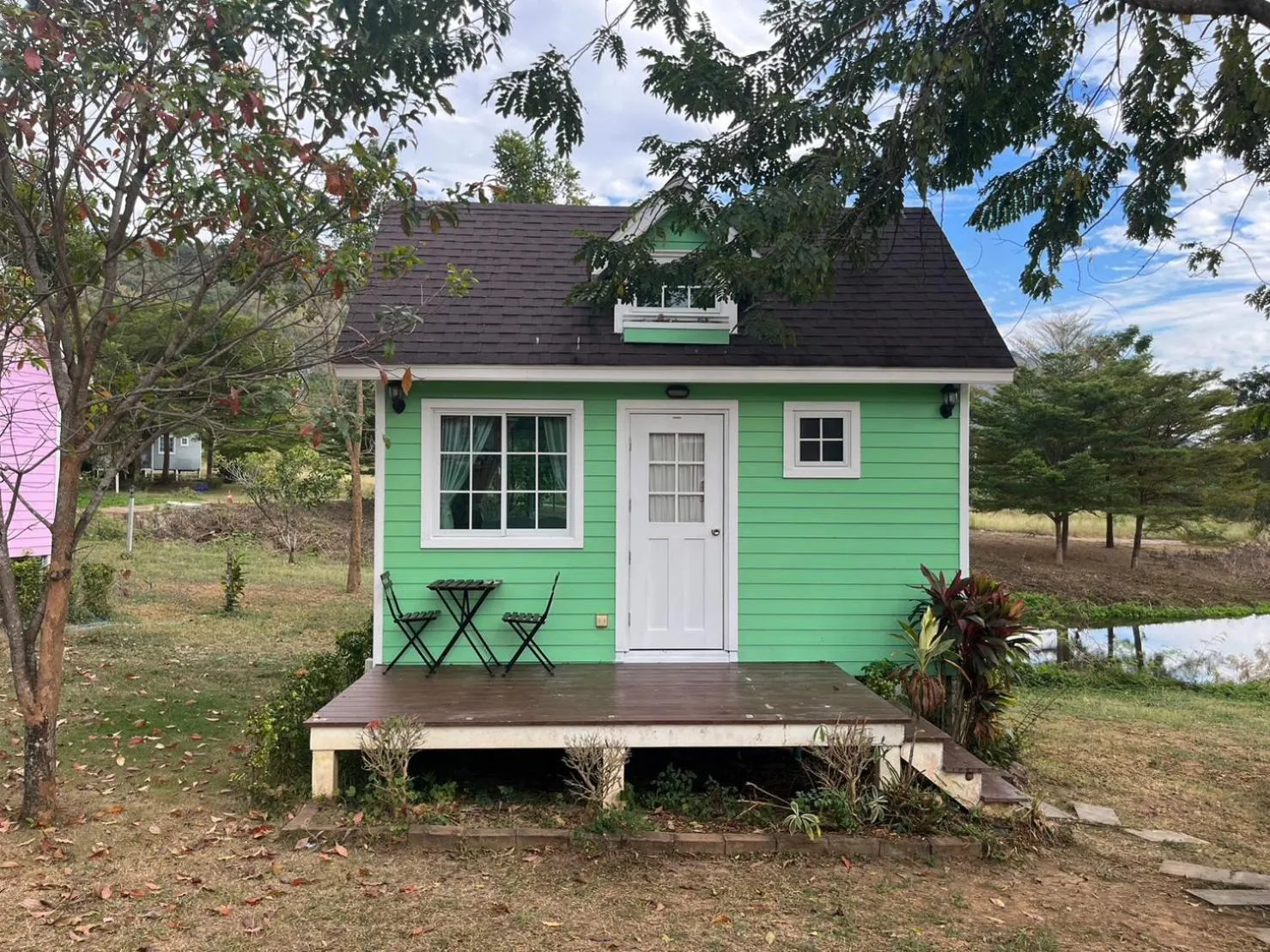 Photo of the whole room in The Open Hills