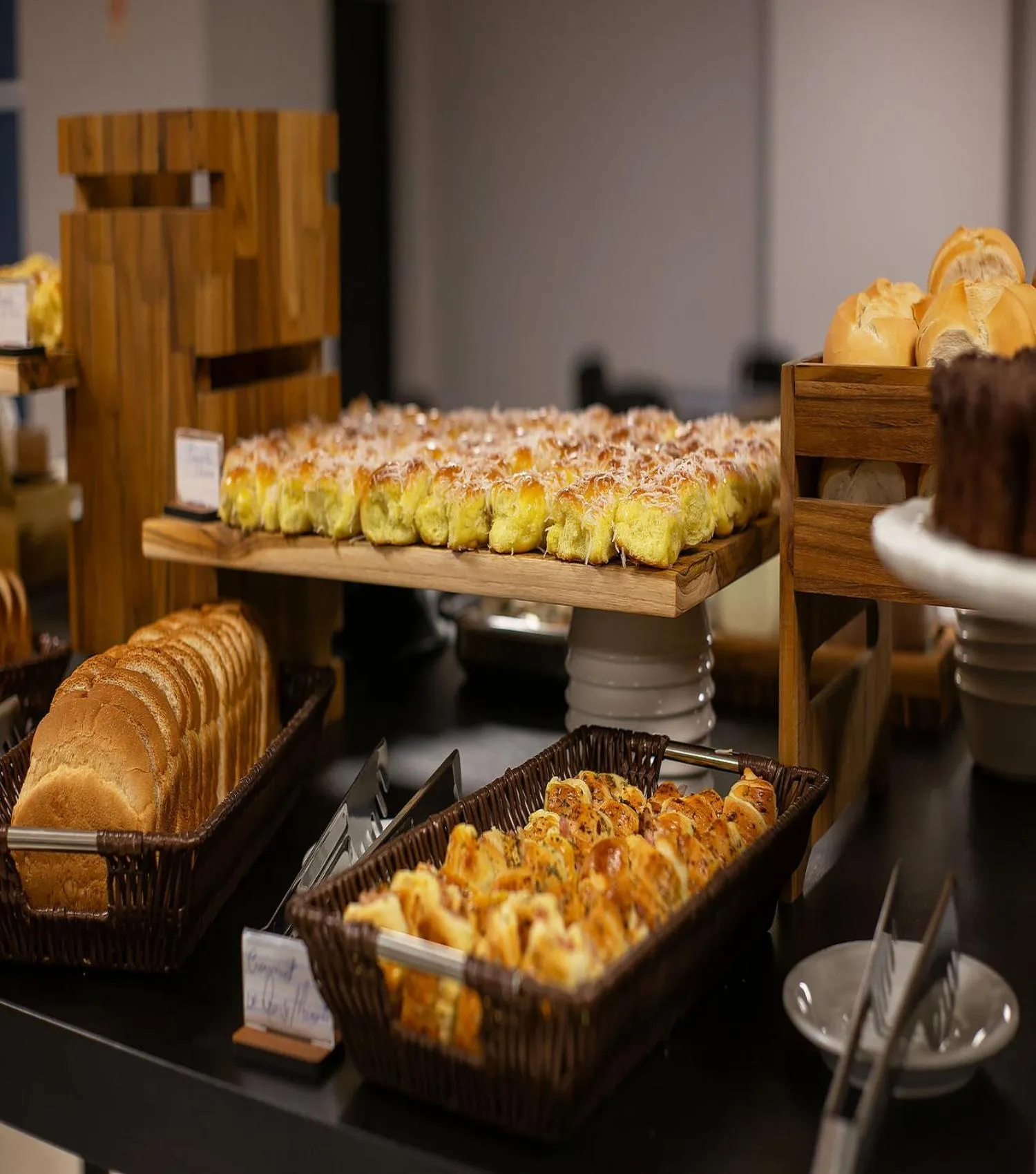 Buffet breakfast in Comfort Hotel Presidente Prudente