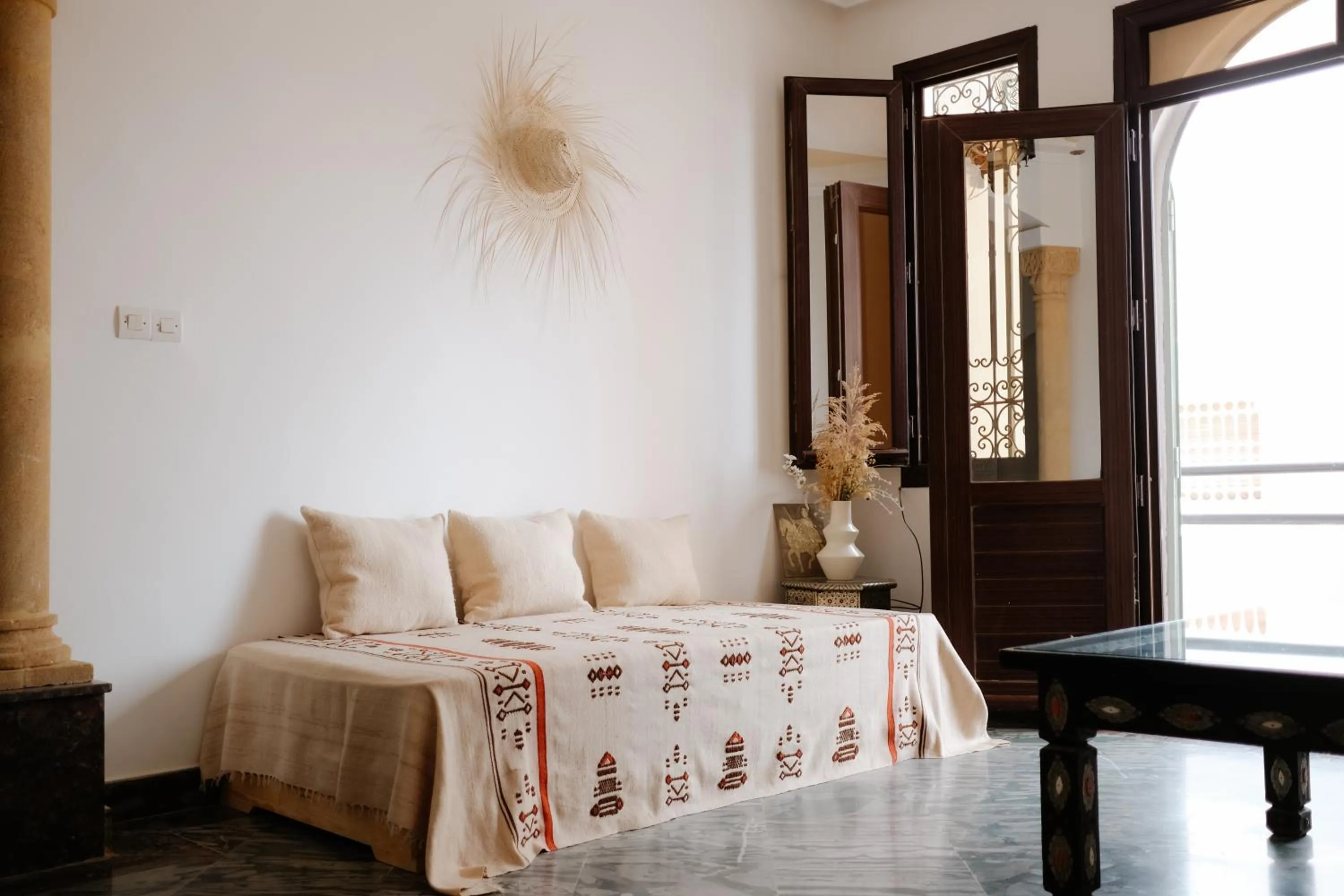 Communal lounge/ TV room, Bed in Riad Searenity