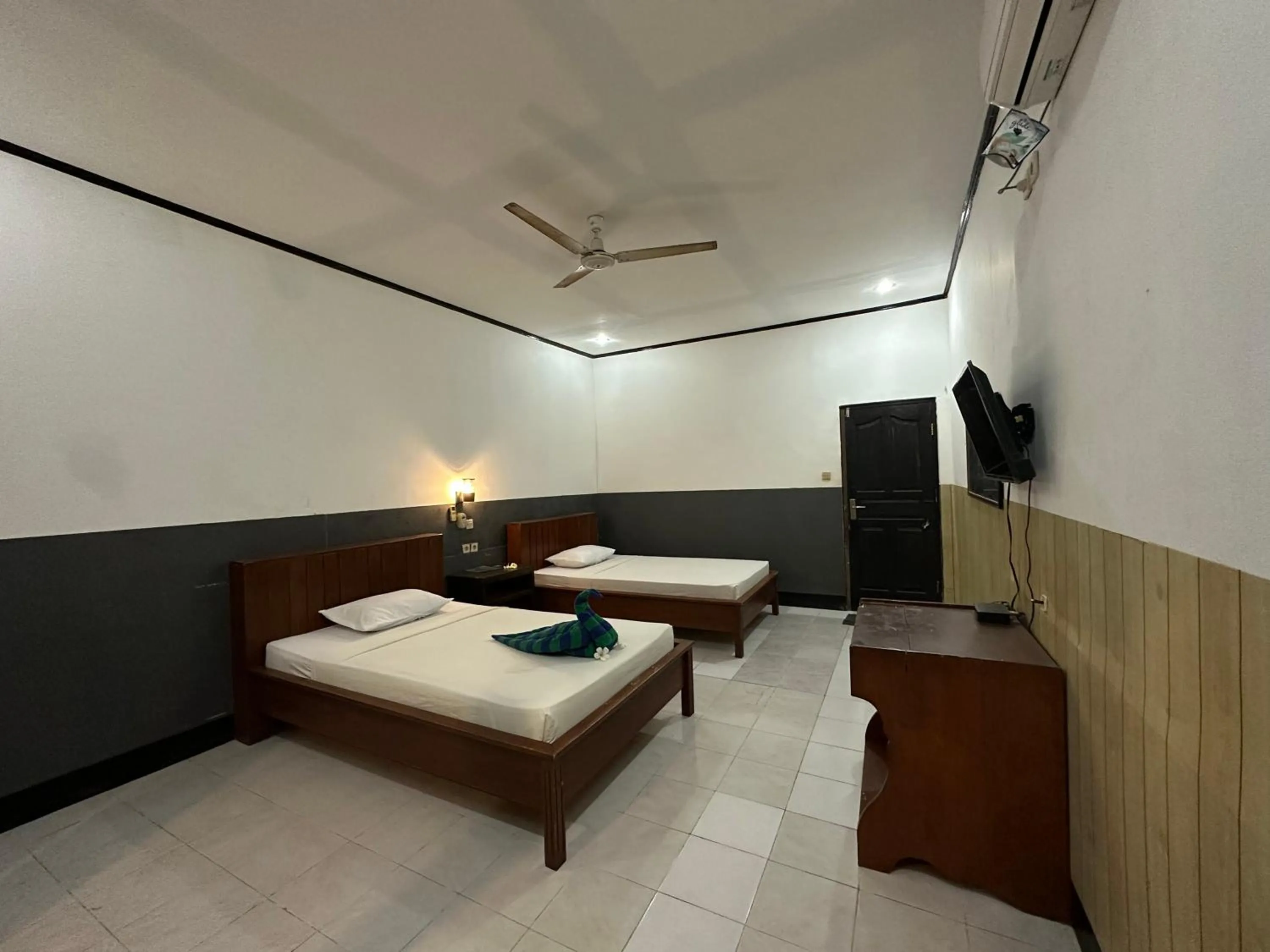 Evening entertainment, Bed in Creative Bungalow