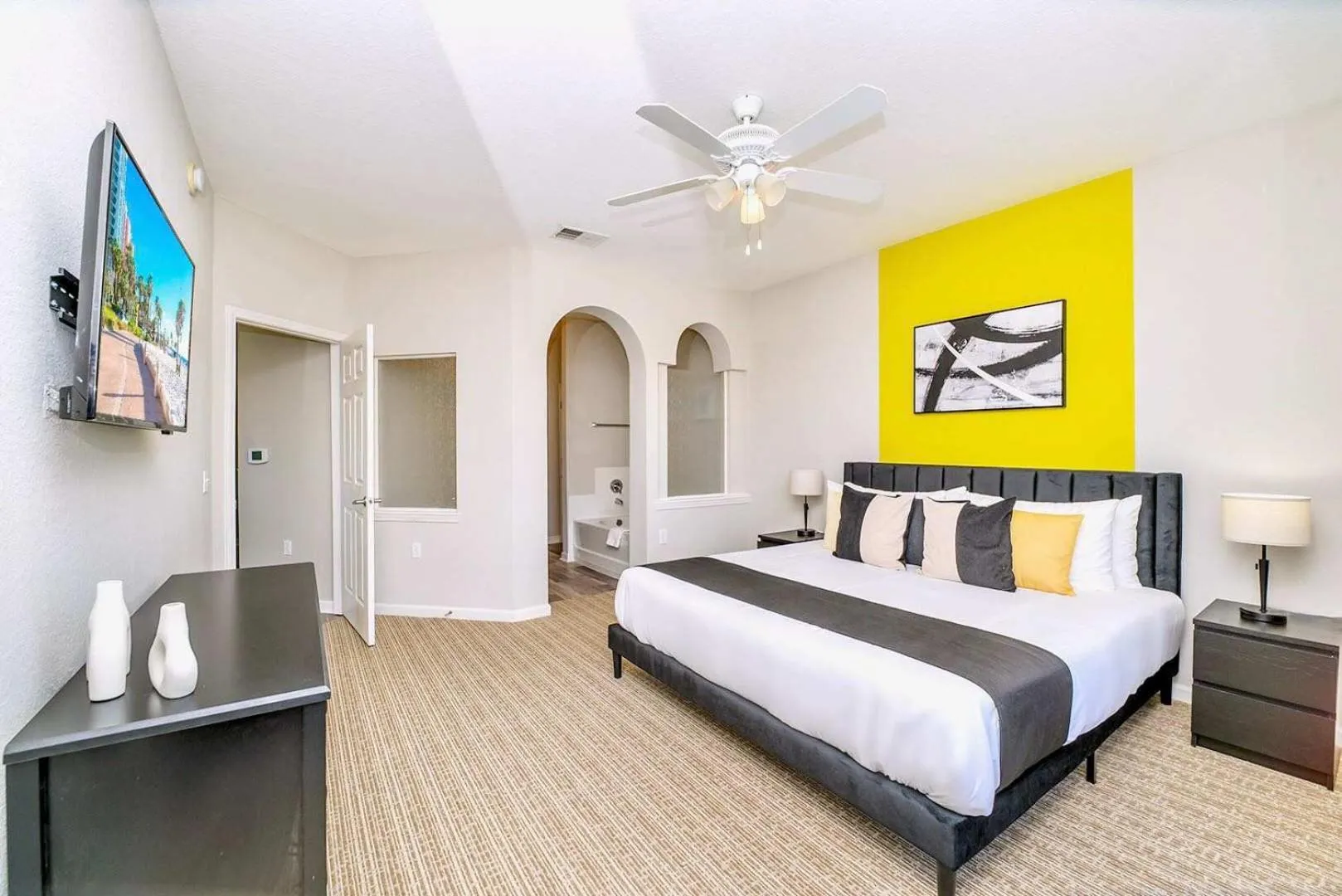Bed in Upstay Pet-Friendly Condo 6 Minutes from Disney