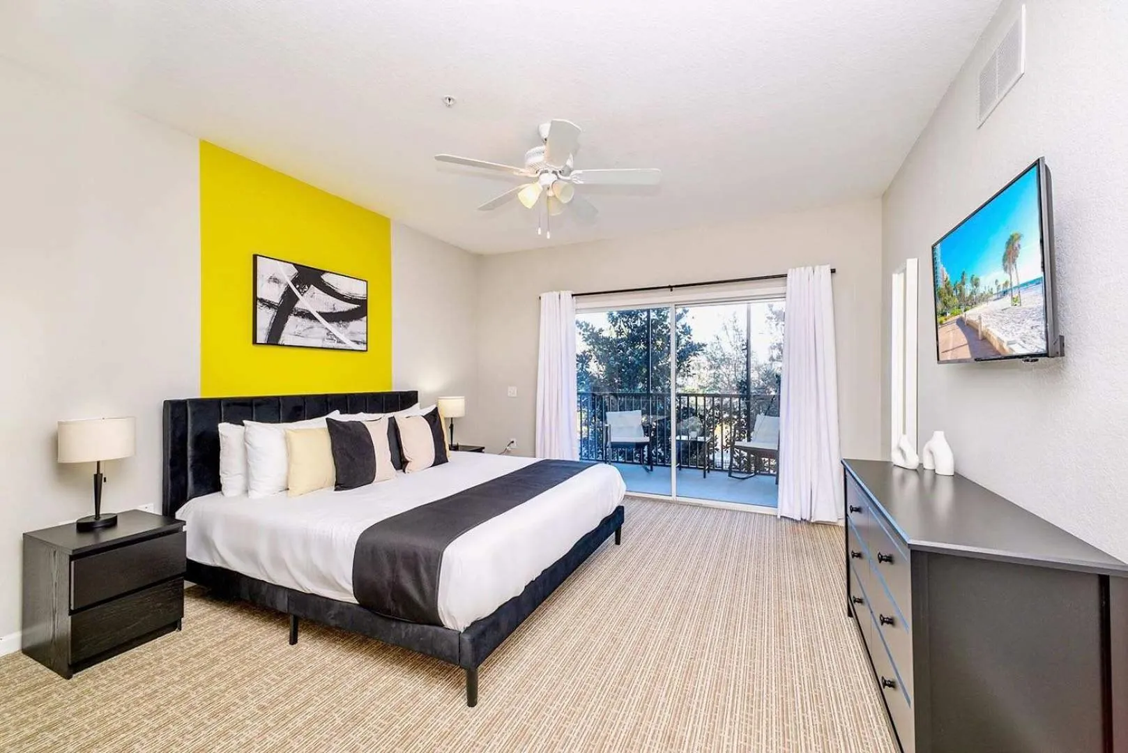 Bed in Upstay Pet-Friendly Condo 6 Minutes from Disney