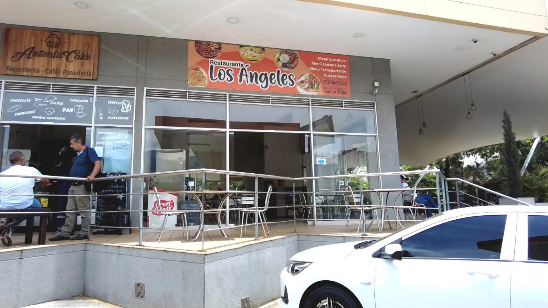 Restaurant/places to eat in Hotel Las Olas Bello