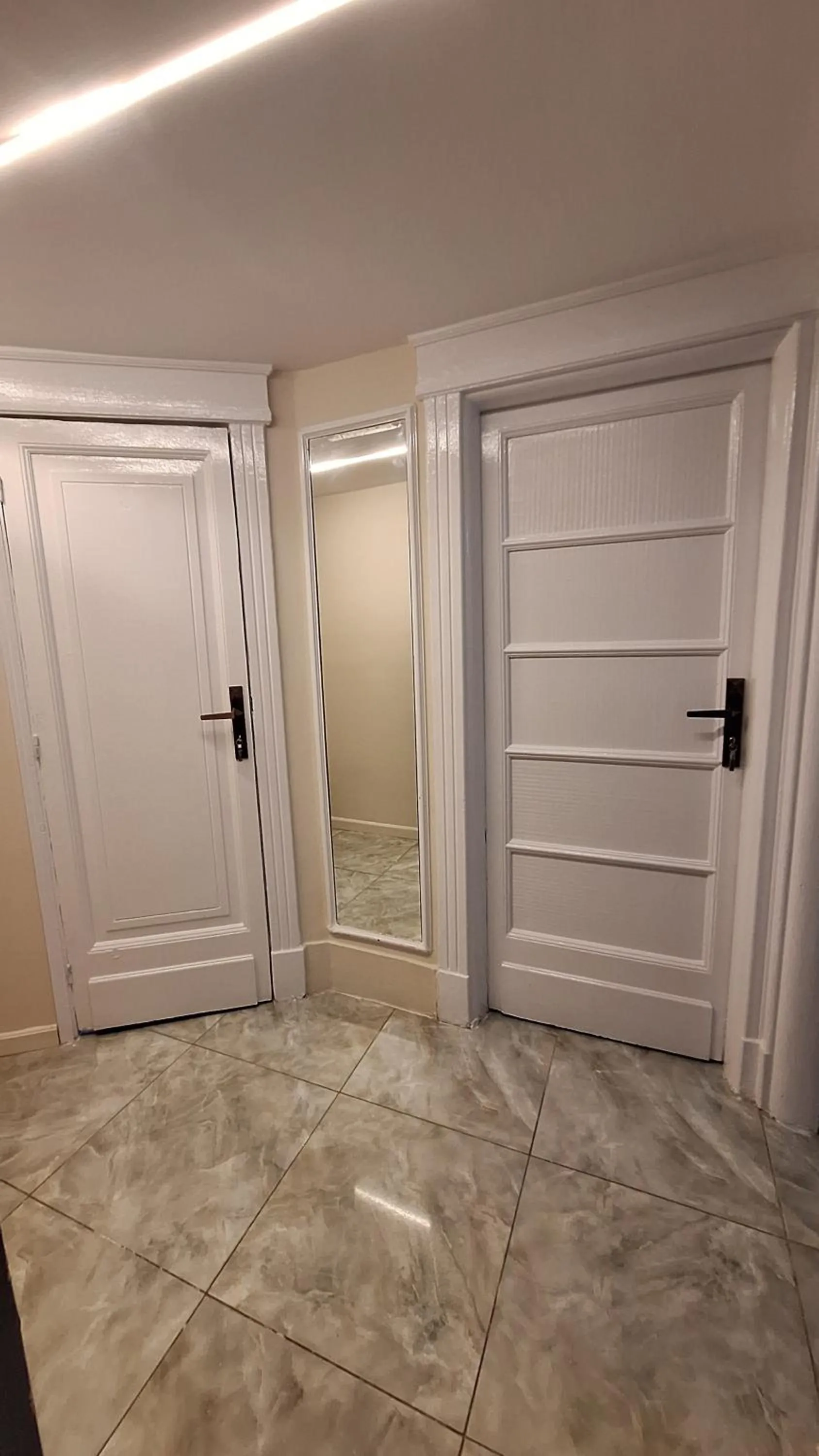 Facade/entrance in downtown Family Suites