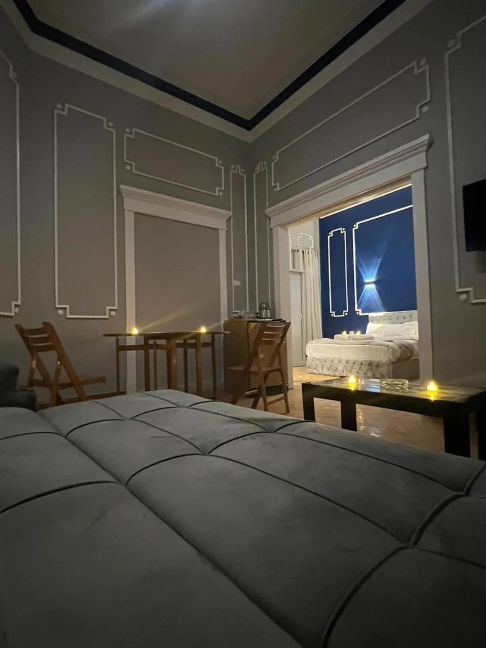 Photo of the whole room, Bed in downtown Family Suites