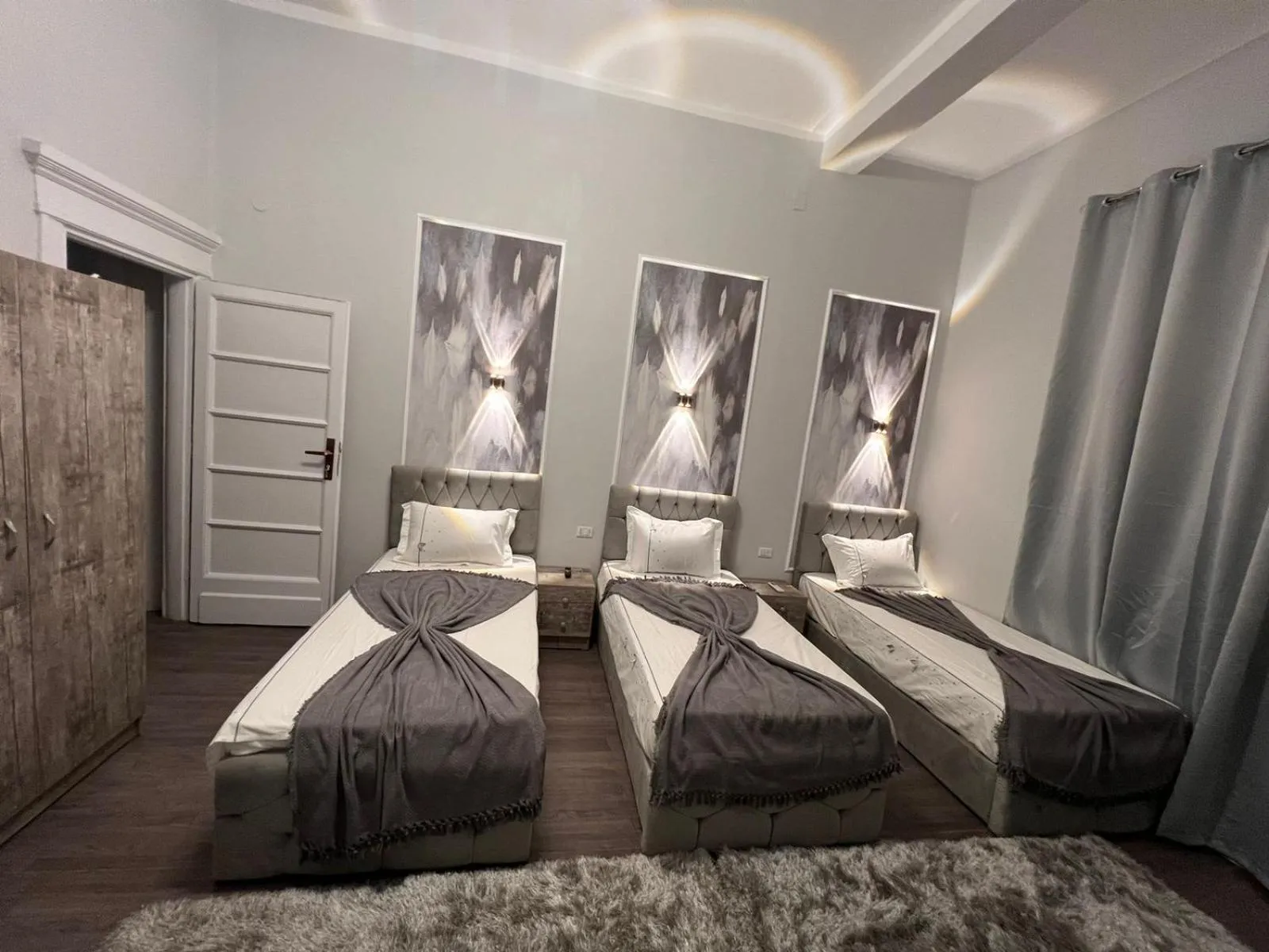 Photo of the whole room, Bed in downtown Family Suites