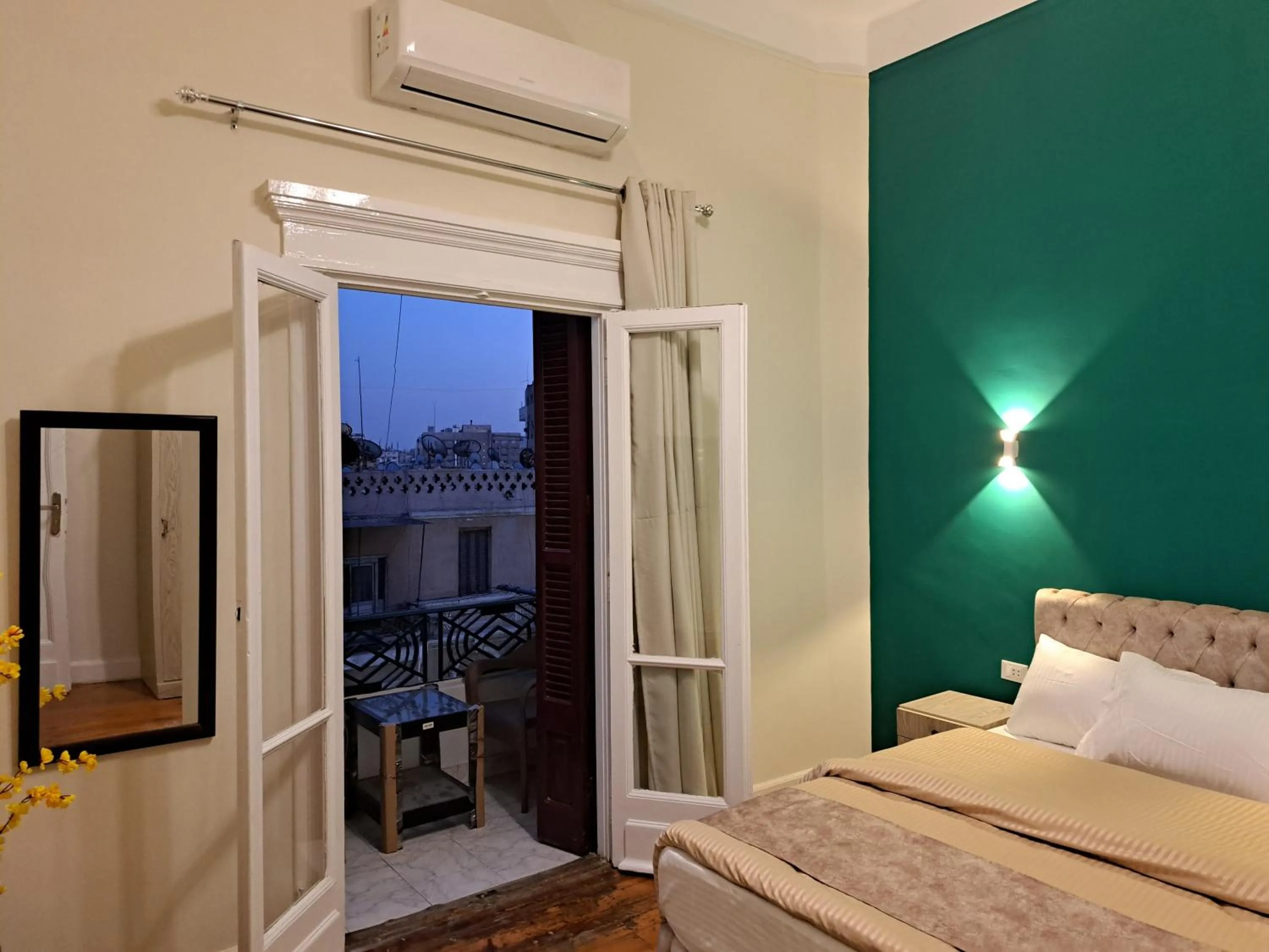 Balcony/Terrace, Bed in downtown Family Suites