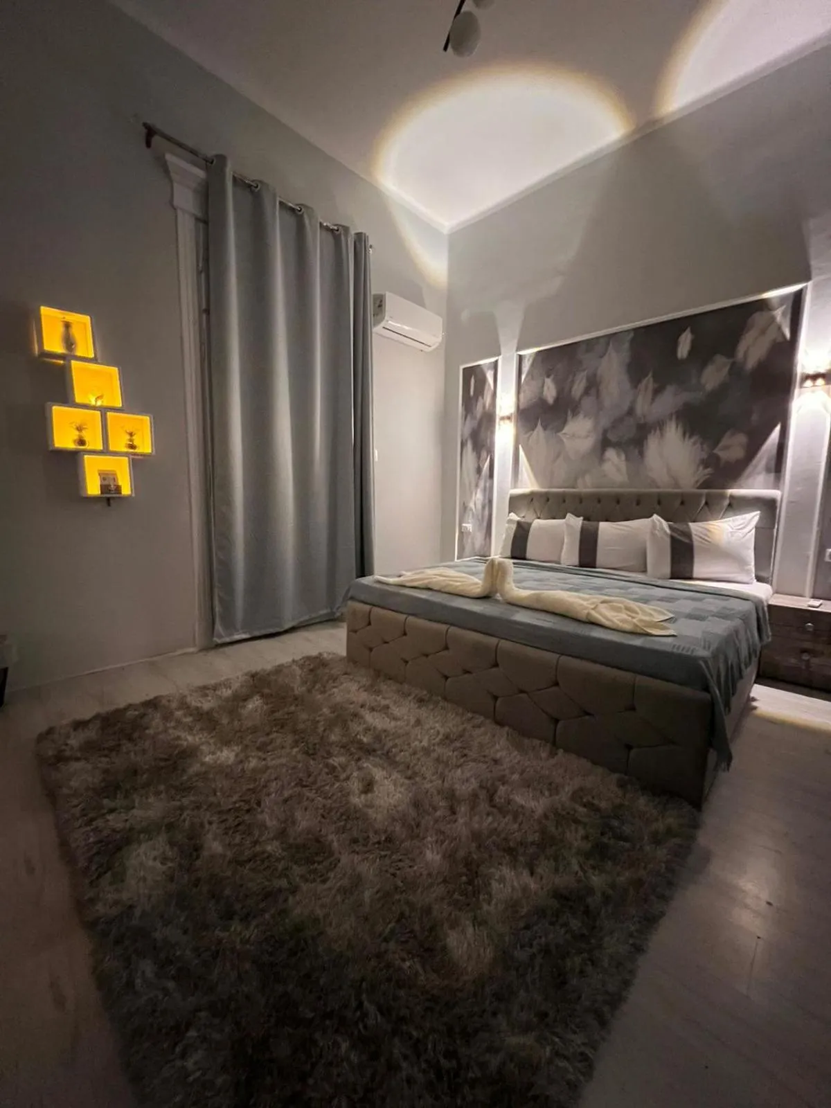 Photo of the whole room, Bed in downtown Family Suites