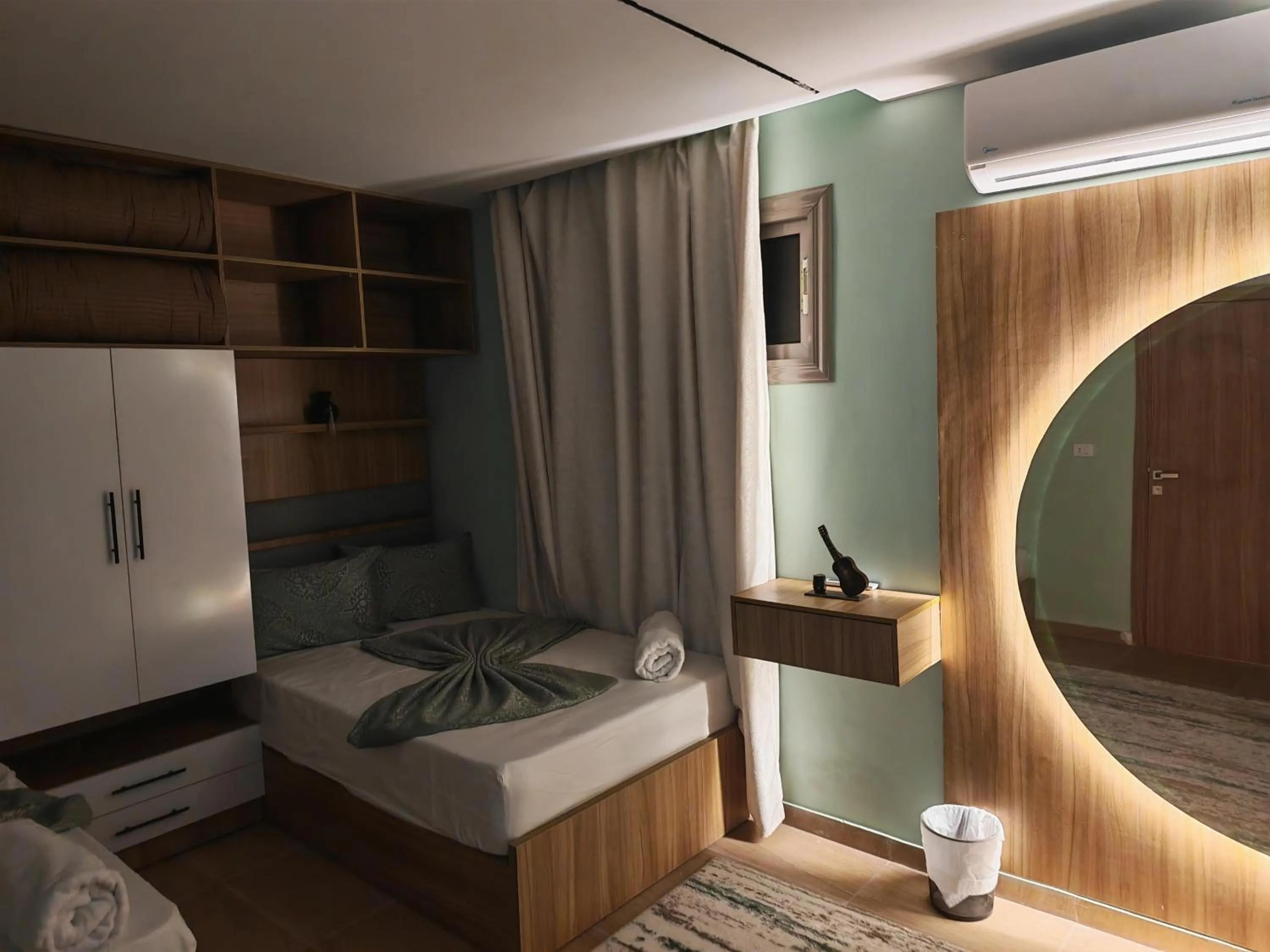 Photo of the whole room, Bed in downtown Family Suites